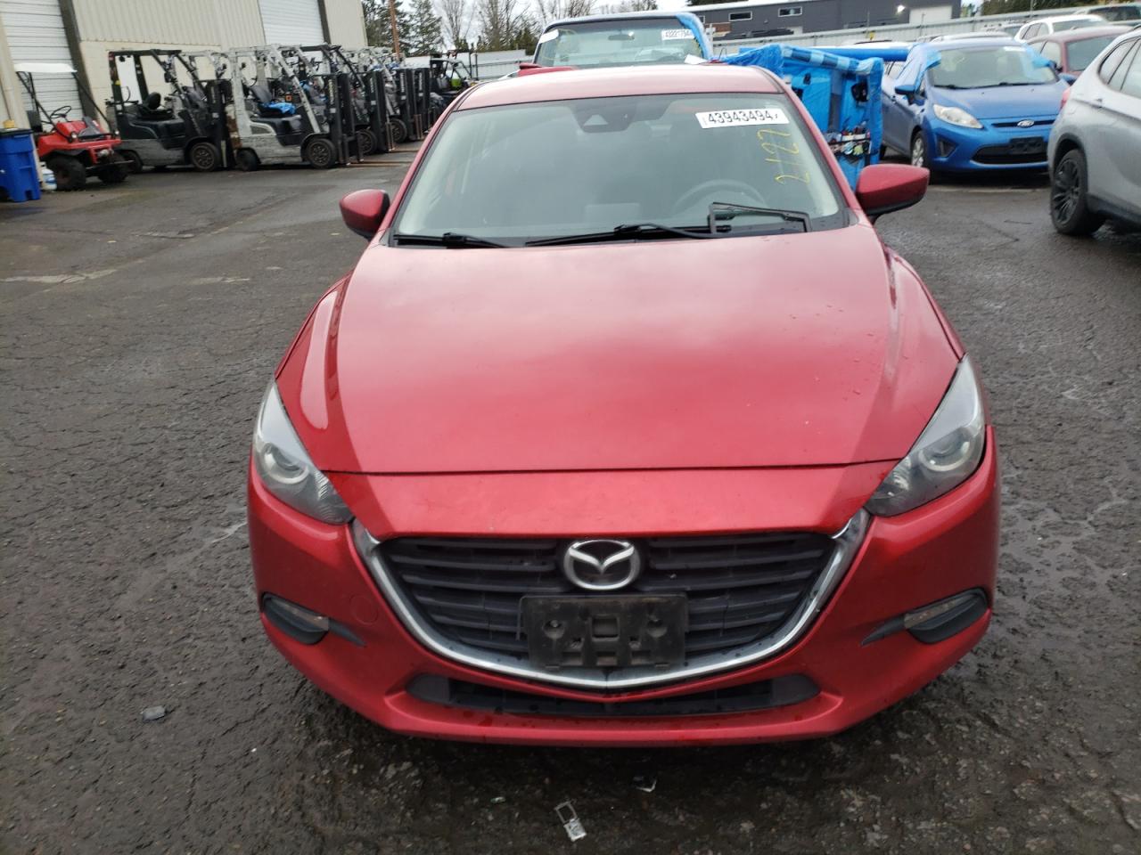 Photo 4 VIN: 3MZBN1U7XJM176010 - MAZDA 3 