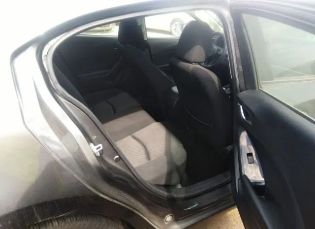 Photo 7 VIN: 3MZBN1U7XJM221933 - MAZDA MAZDA3 4-DOOR 