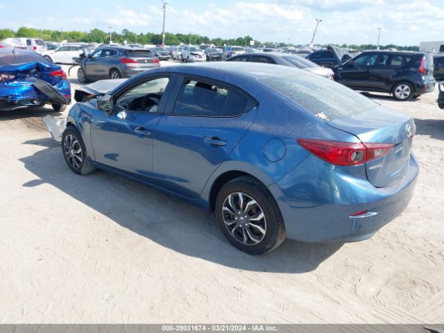 Photo 2 VIN: 3MZBN1U7XJM223603 - MAZDA MAZDA3 