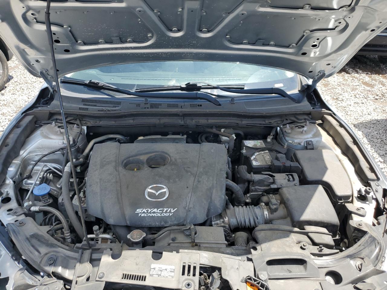 Photo 10 VIN: 3MZBN1U7XJM232043 - MAZDA 3 