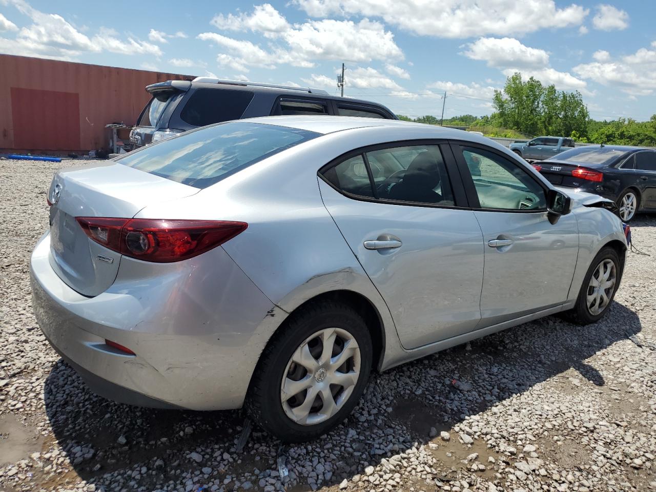 Photo 2 VIN: 3MZBN1U7XJM232043 - MAZDA 3 