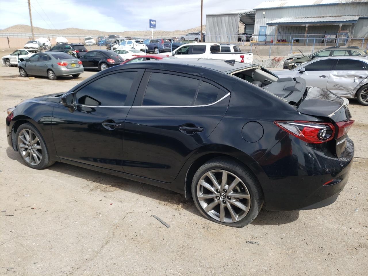 Photo 1 VIN: 3MZBN1V30JM245802 - MAZDA 3 