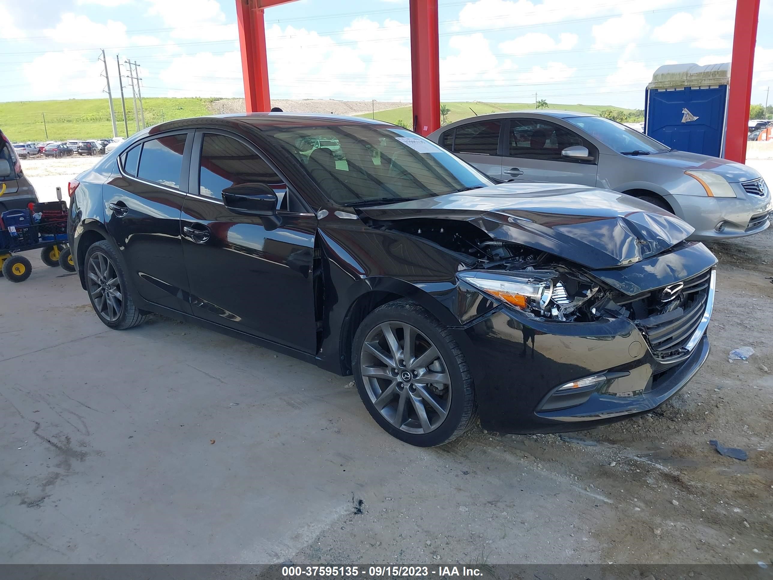 Photo 0 VIN: 3MZBN1V30JM252135 - MAZDA 3 