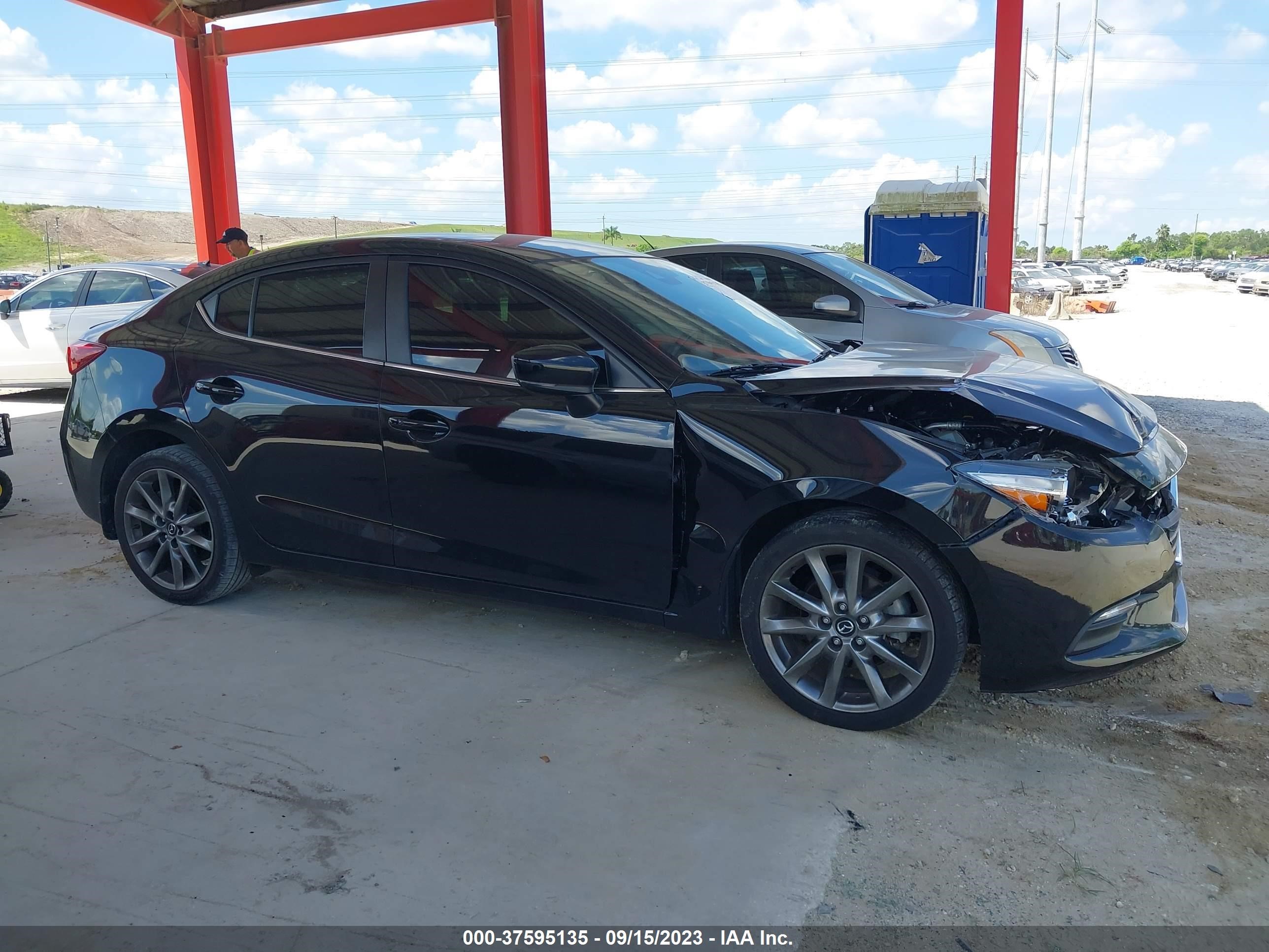 Photo 12 VIN: 3MZBN1V30JM252135 - MAZDA 3 