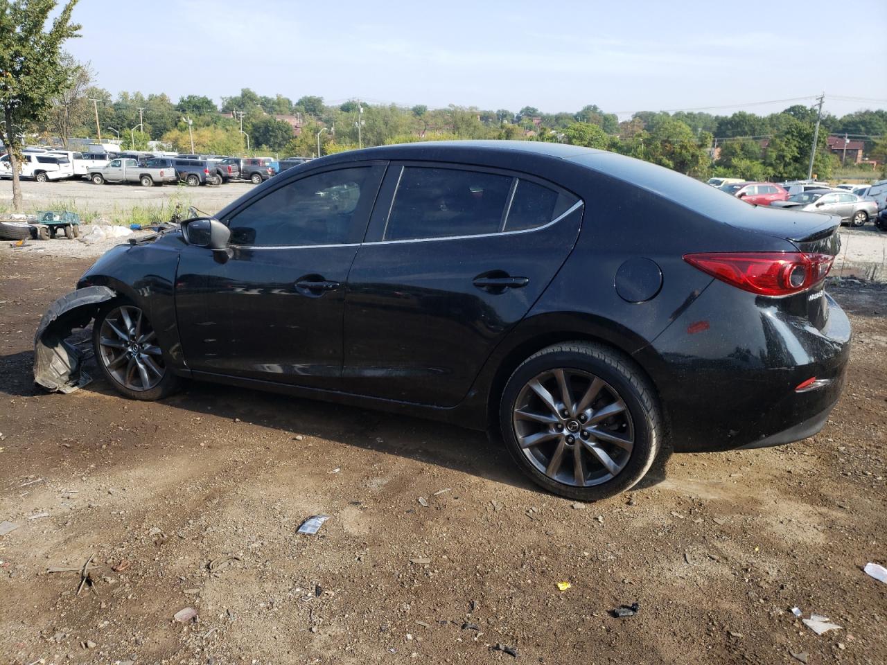 Photo 1 VIN: 3MZBN1V31JM201565 - MAZDA 3 