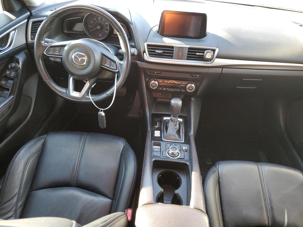 Photo 7 VIN: 3MZBN1V32JM172075 - MAZDA 3 