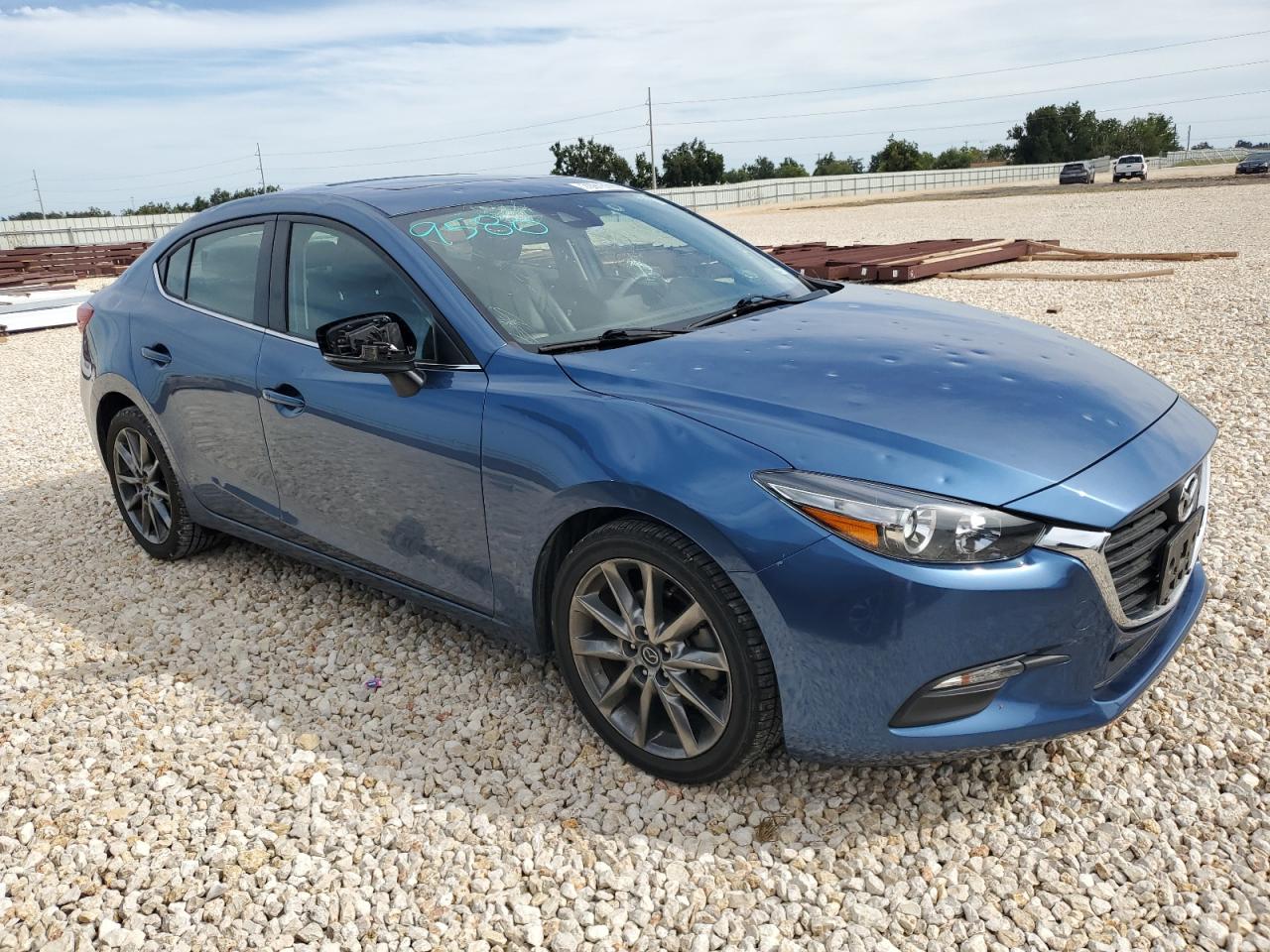 Photo 3 VIN: 3MZBN1V36JM217275 - MAZDA 3 