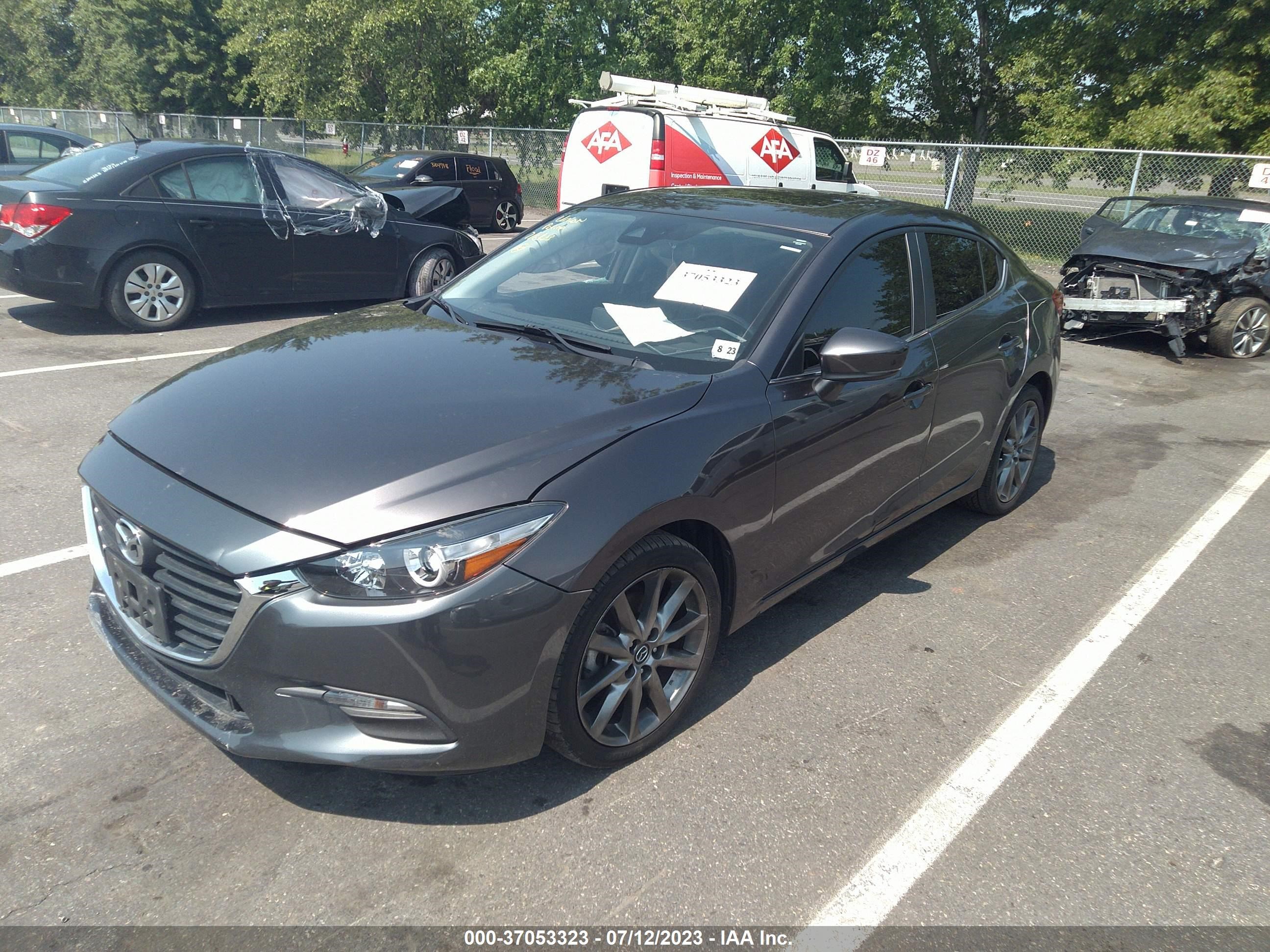 Photo 1 VIN: 3MZBN1V39JM231719 - MAZDA 3 