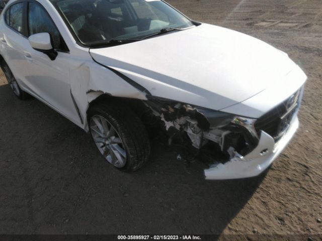 Photo 5 VIN: 3MZBN1V74HM114093 - MAZDA MAZDA3 4-DOOR 