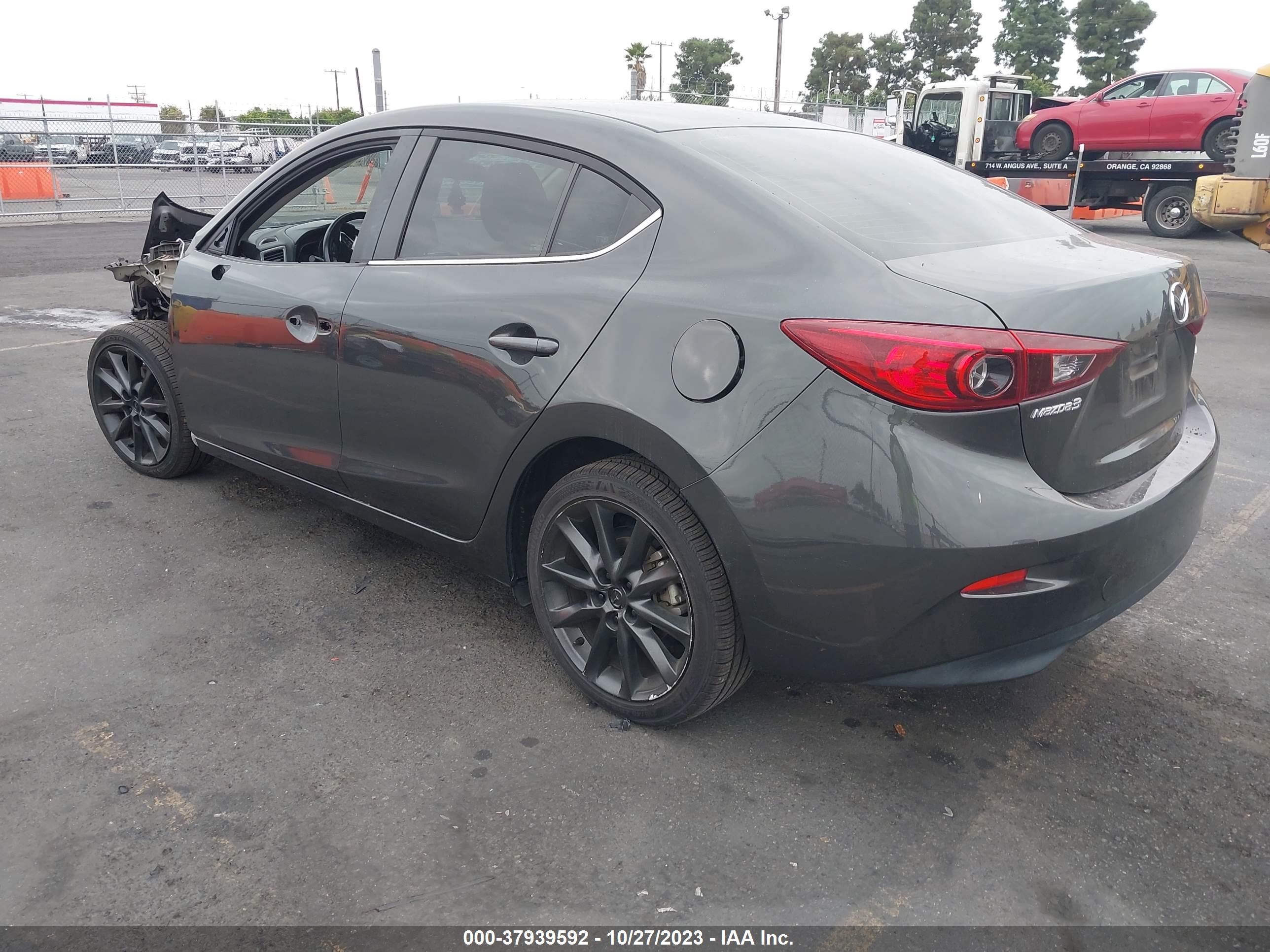 Photo 2 VIN: 3MZBN1V74HM114806 - MAZDA 3 