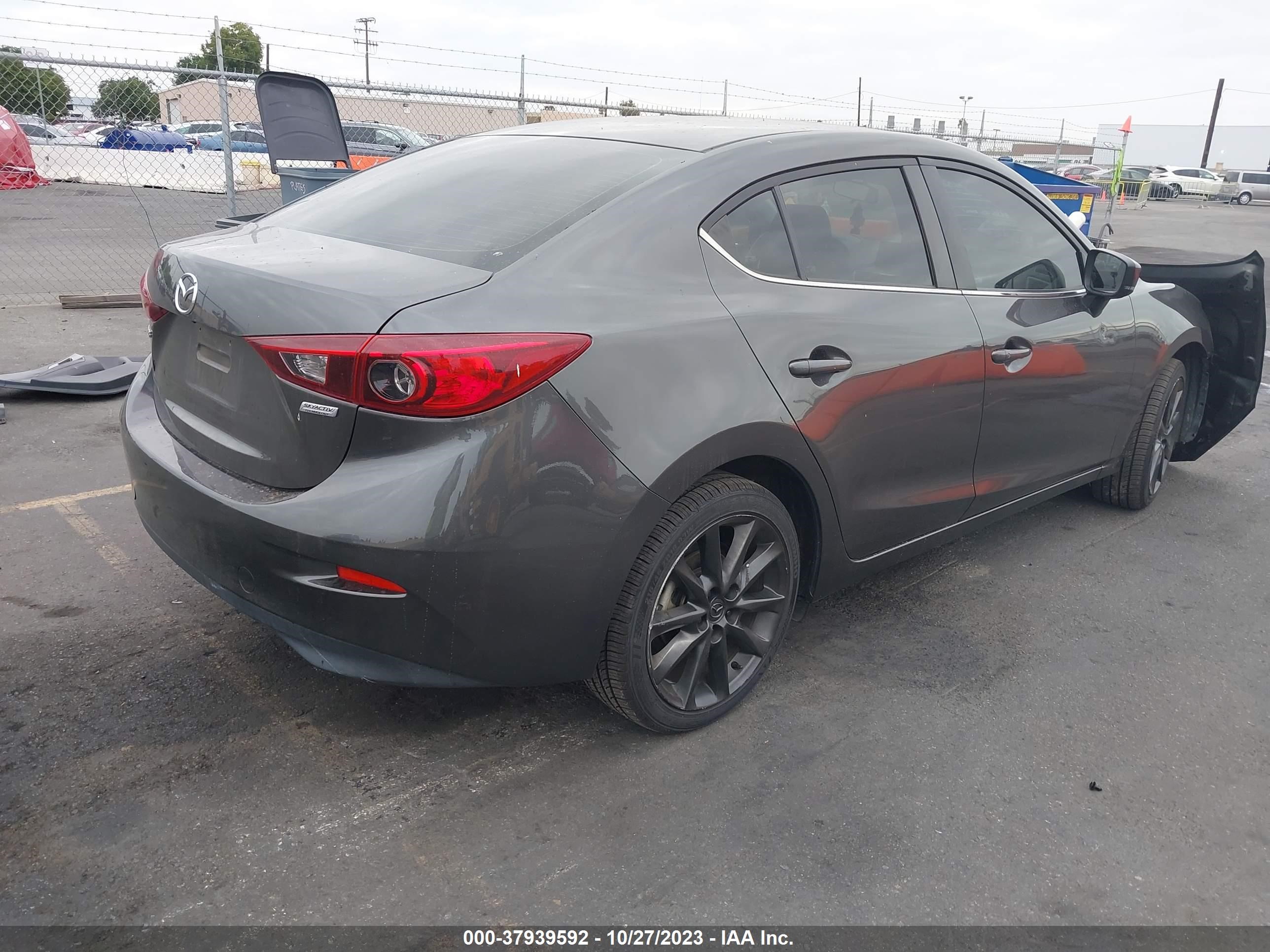 Photo 3 VIN: 3MZBN1V74HM114806 - MAZDA 3 