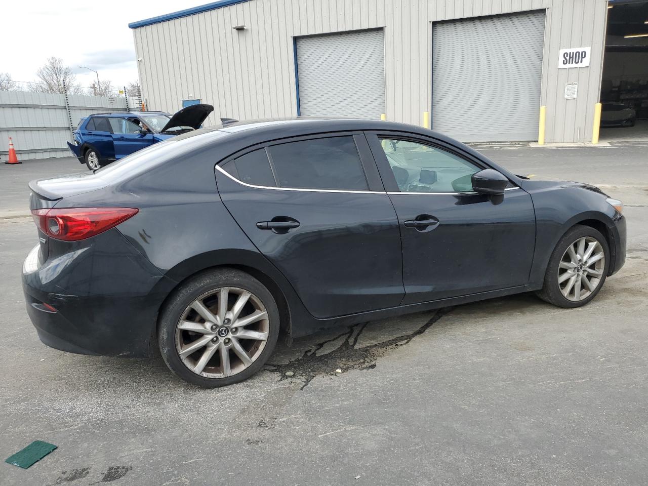 Photo 2 VIN: 3MZBN1V76HM150464 - MAZDA 3 