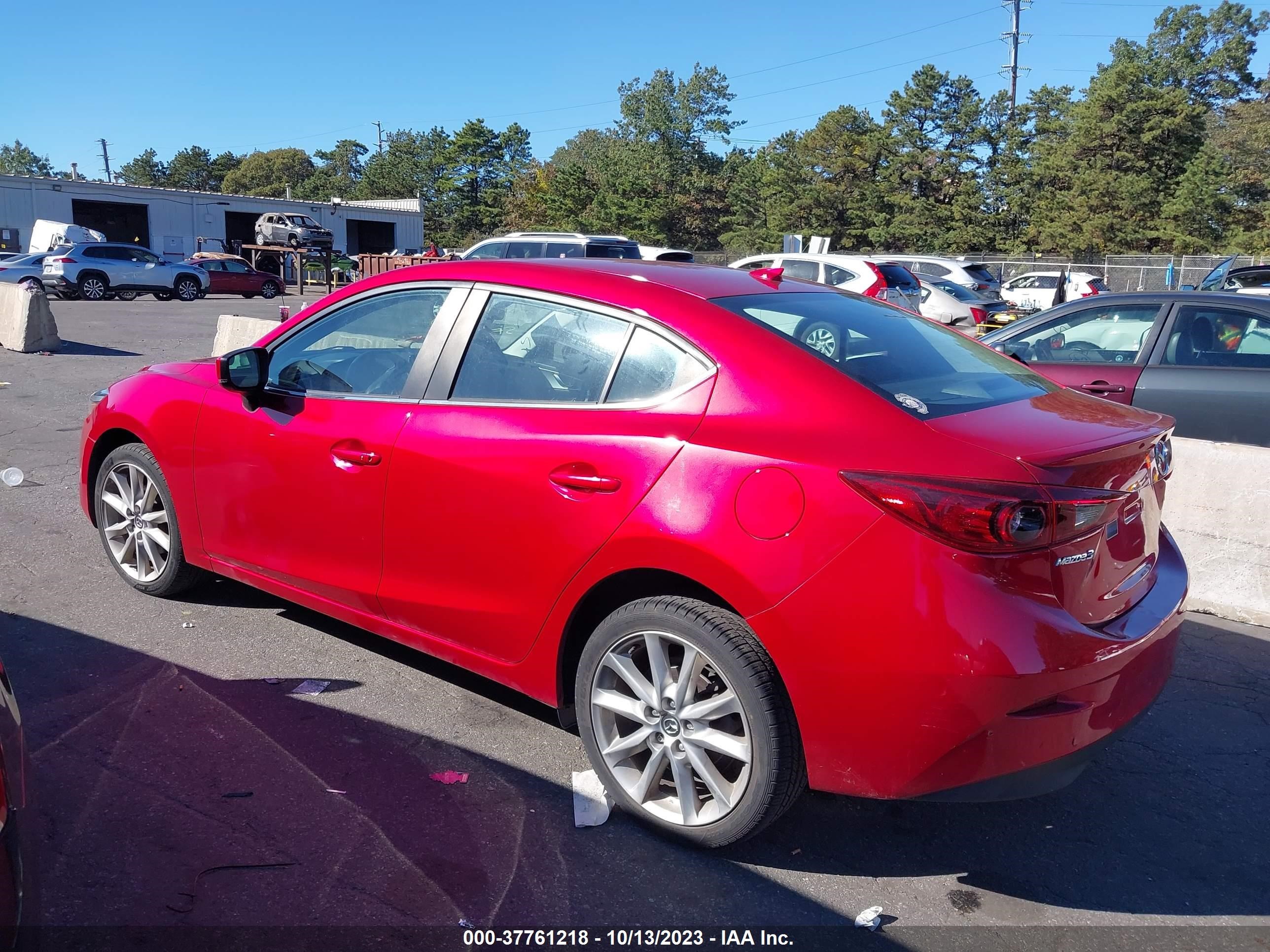 Photo 2 VIN: 3MZBN1V78HM122200 - MAZDA 3 