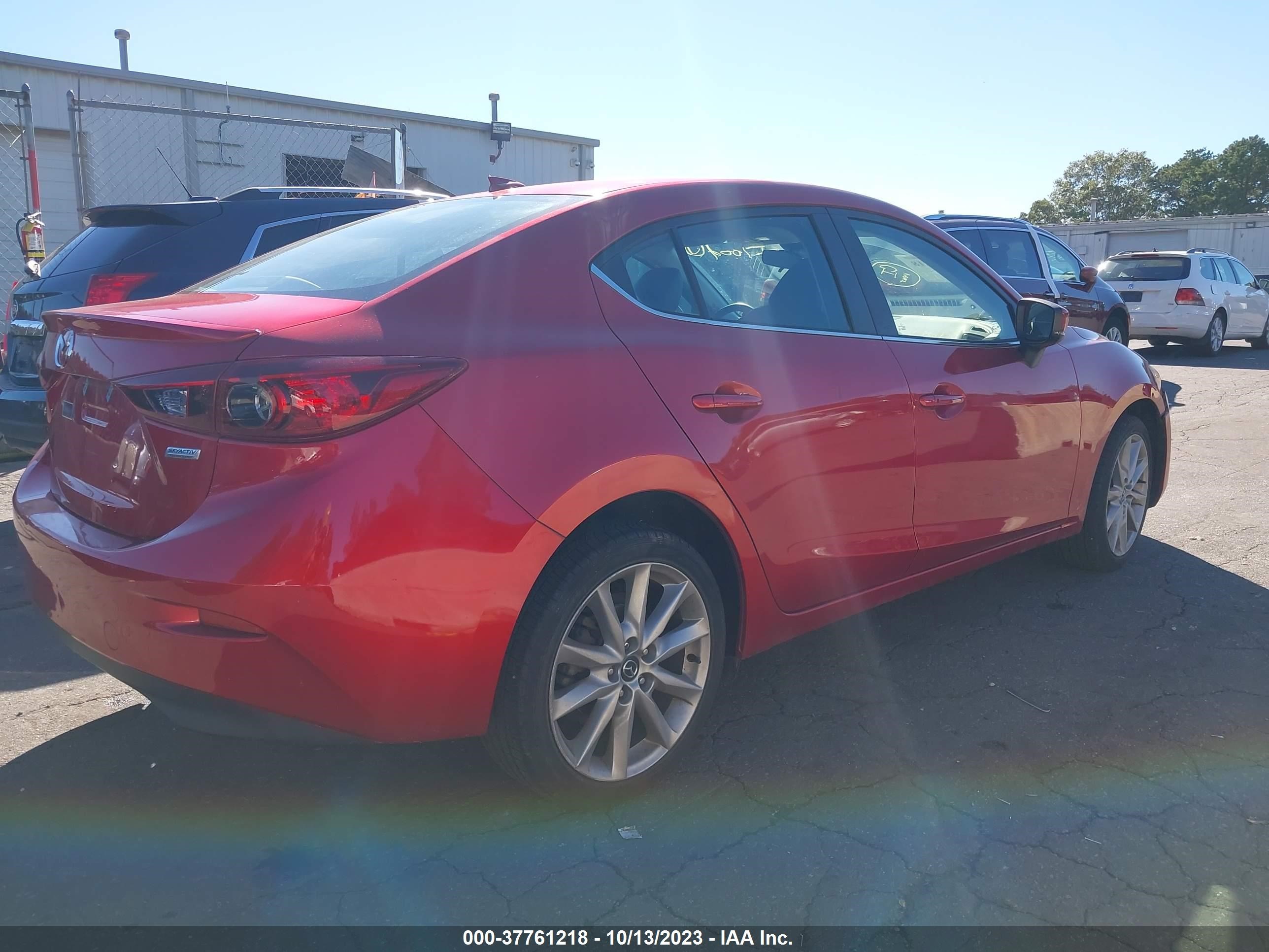 Photo 3 VIN: 3MZBN1V78HM122200 - MAZDA 3 