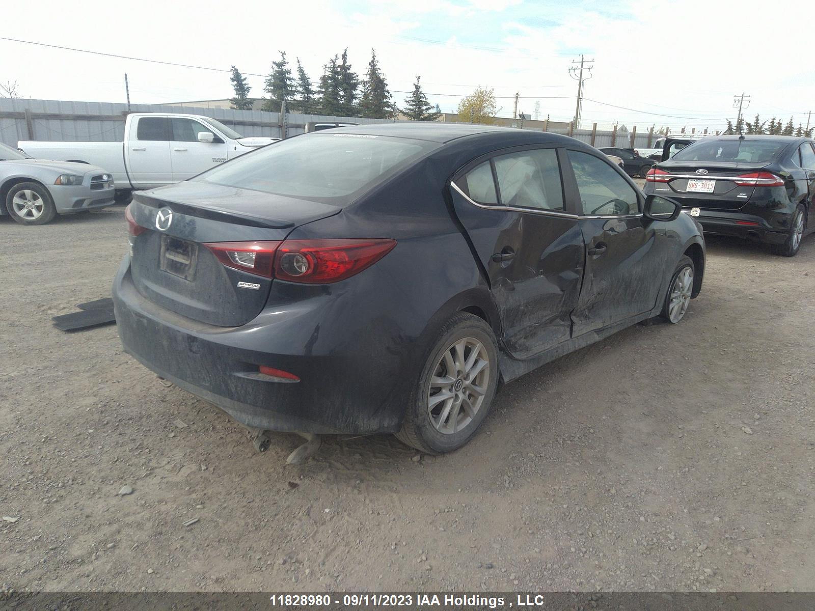 Photo 3 VIN: 3MZBN1V78JM233223 - MAZDA 3 