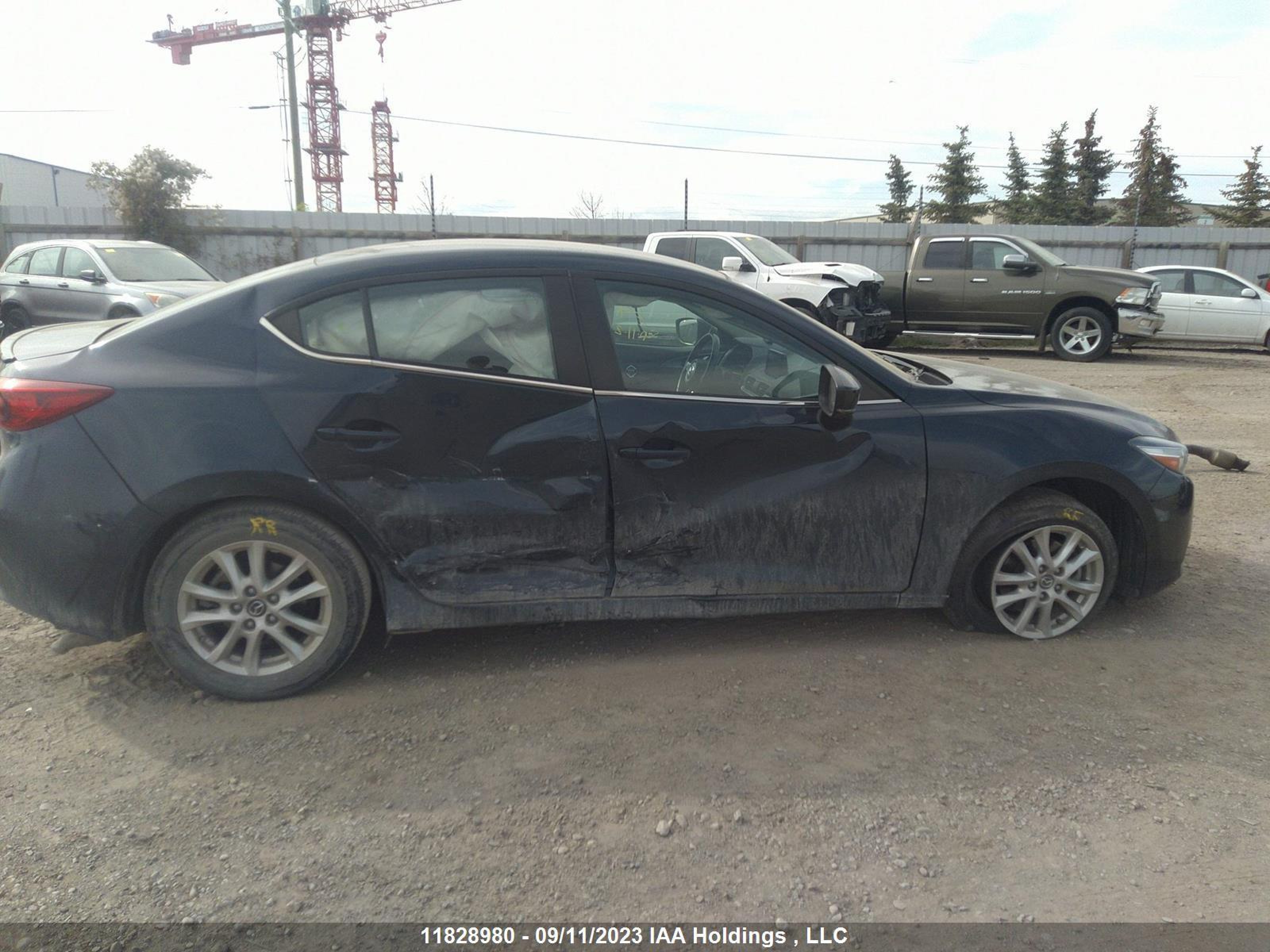 Photo 5 VIN: 3MZBN1V78JM233223 - MAZDA 3 