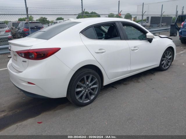 Photo 3 VIN: 3MZBN1W32JM210192 - MAZDA 3 