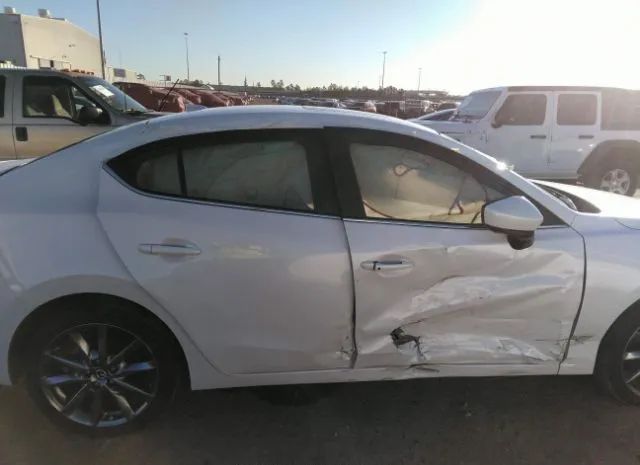 Photo 5 VIN: 3MZBN1W37JM176380 - MAZDA MAZDA3 4-DOOR 