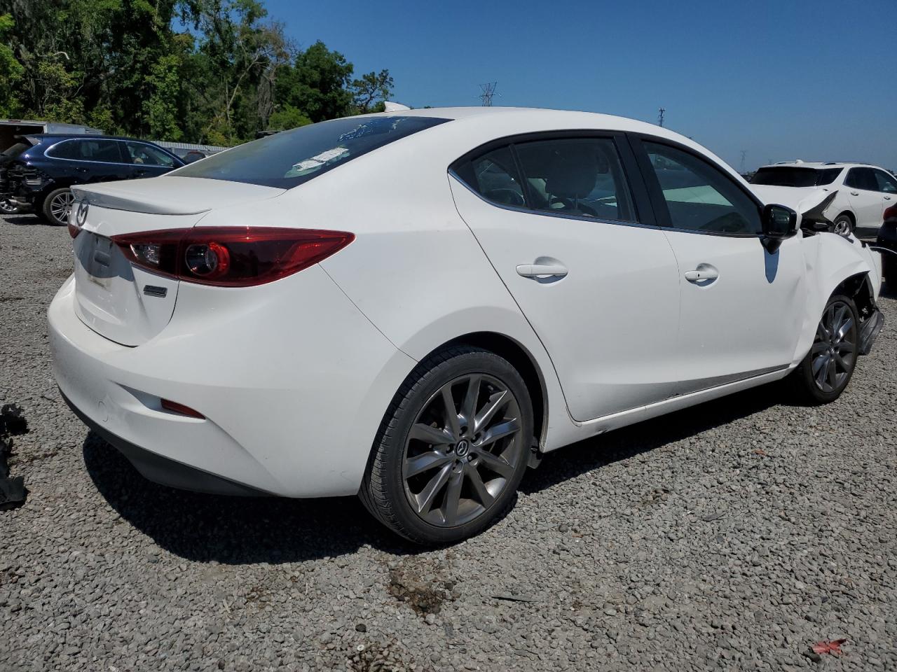 Photo 2 VIN: 3MZBN1W38JM180759 - MAZDA 3 