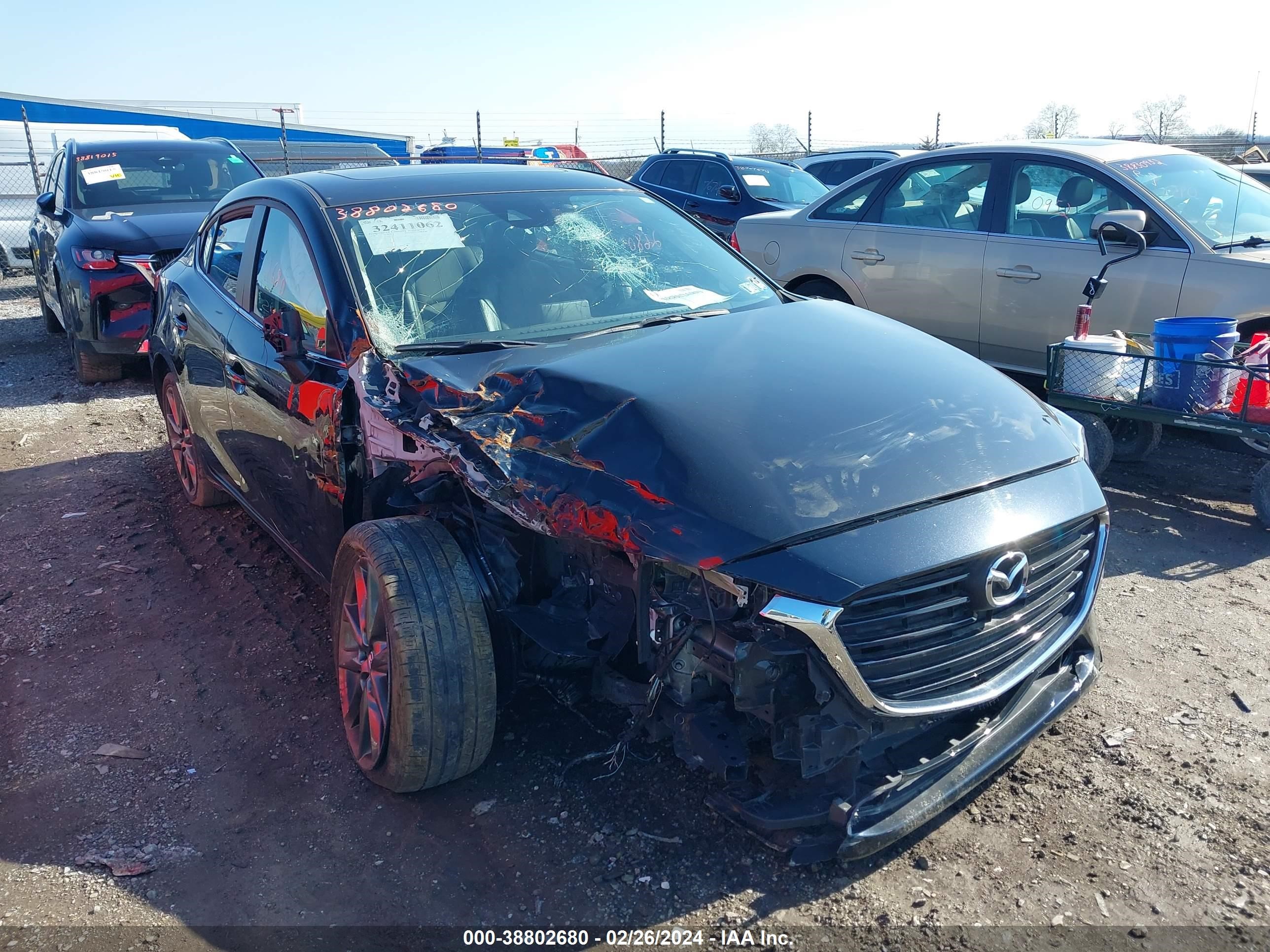 Photo 0 VIN: 3MZBN1W39JM216152 - MAZDA 3 