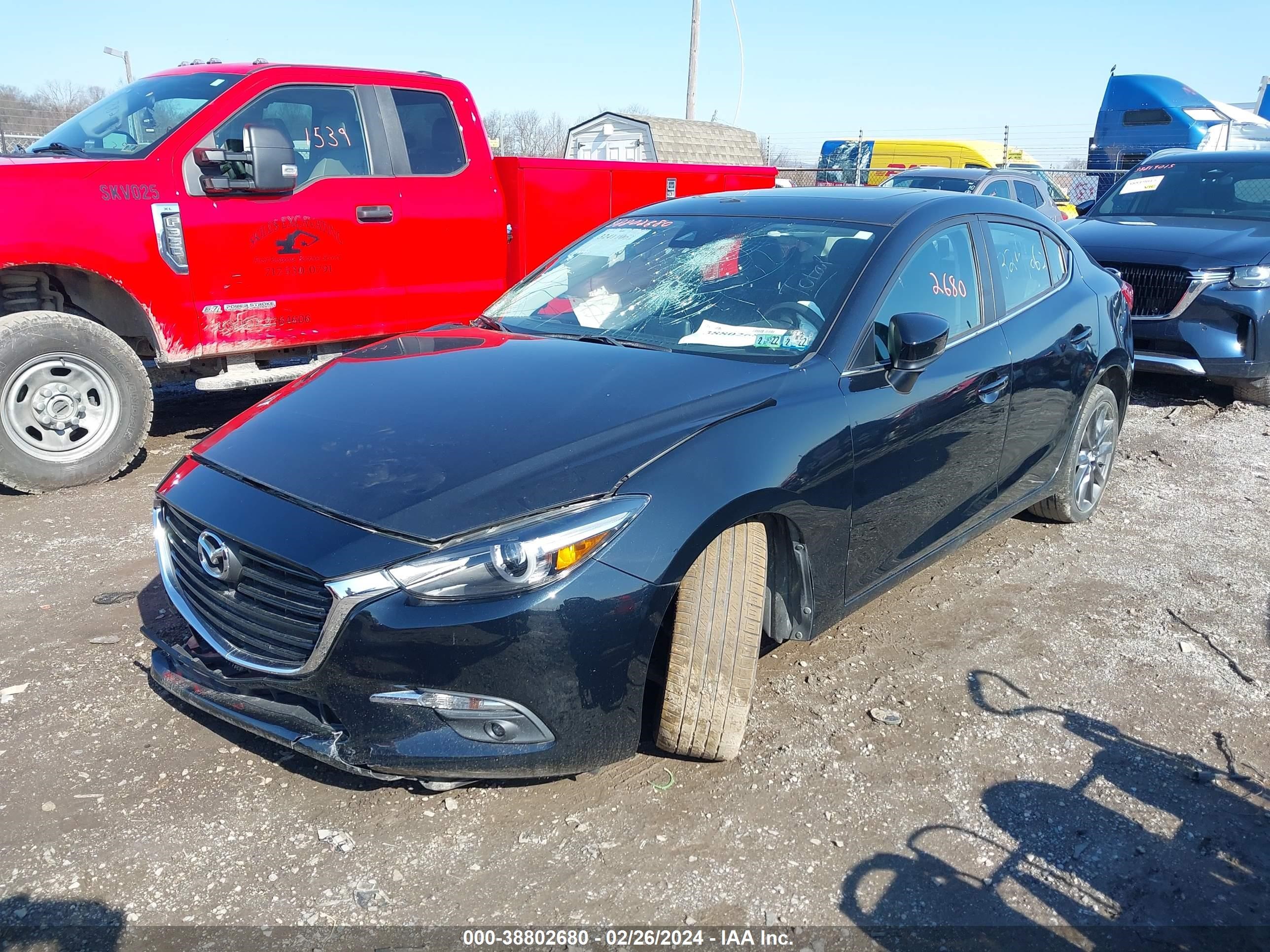 Photo 1 VIN: 3MZBN1W39JM216152 - MAZDA 3 