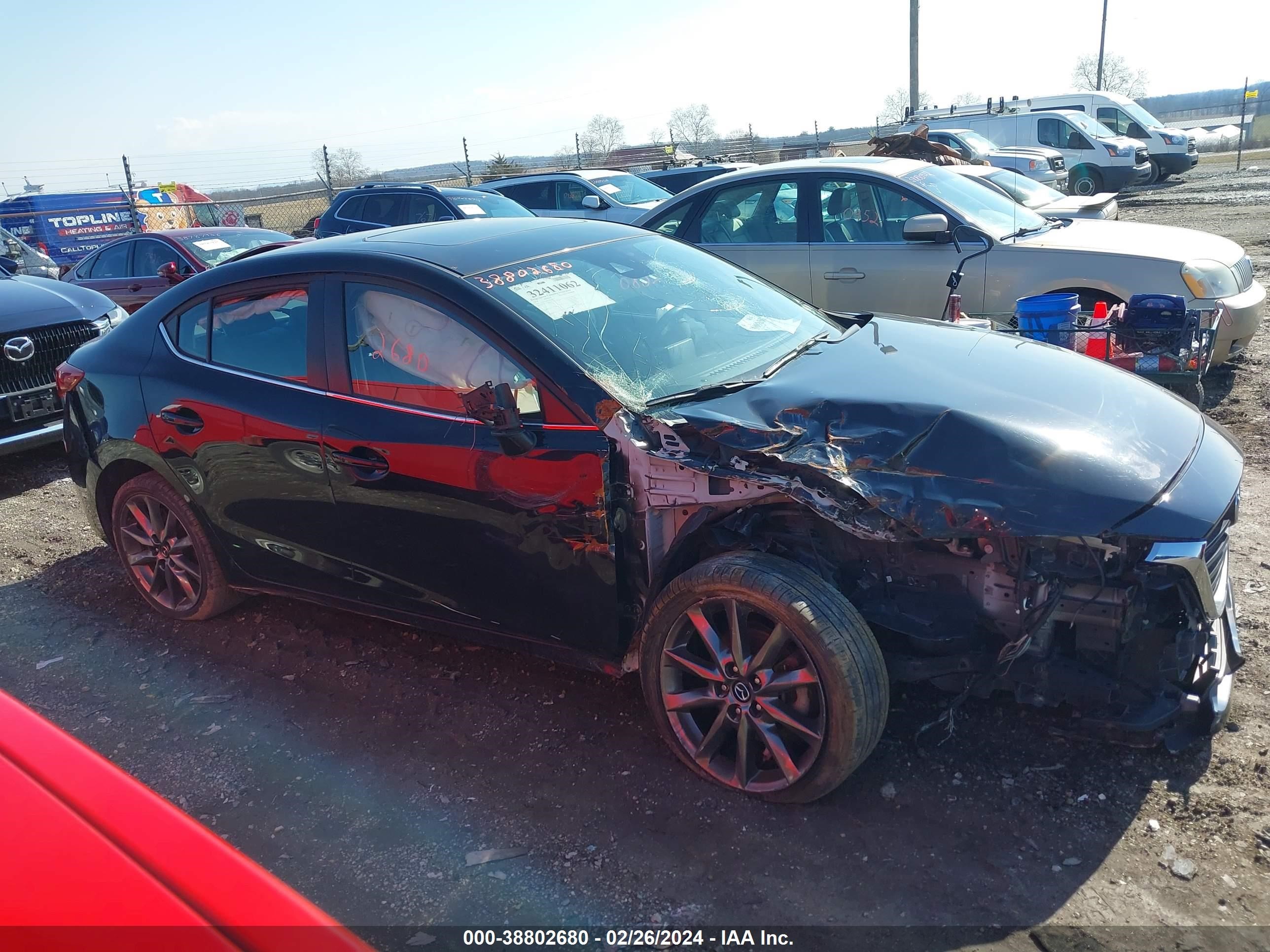 Photo 12 VIN: 3MZBN1W39JM216152 - MAZDA 3 