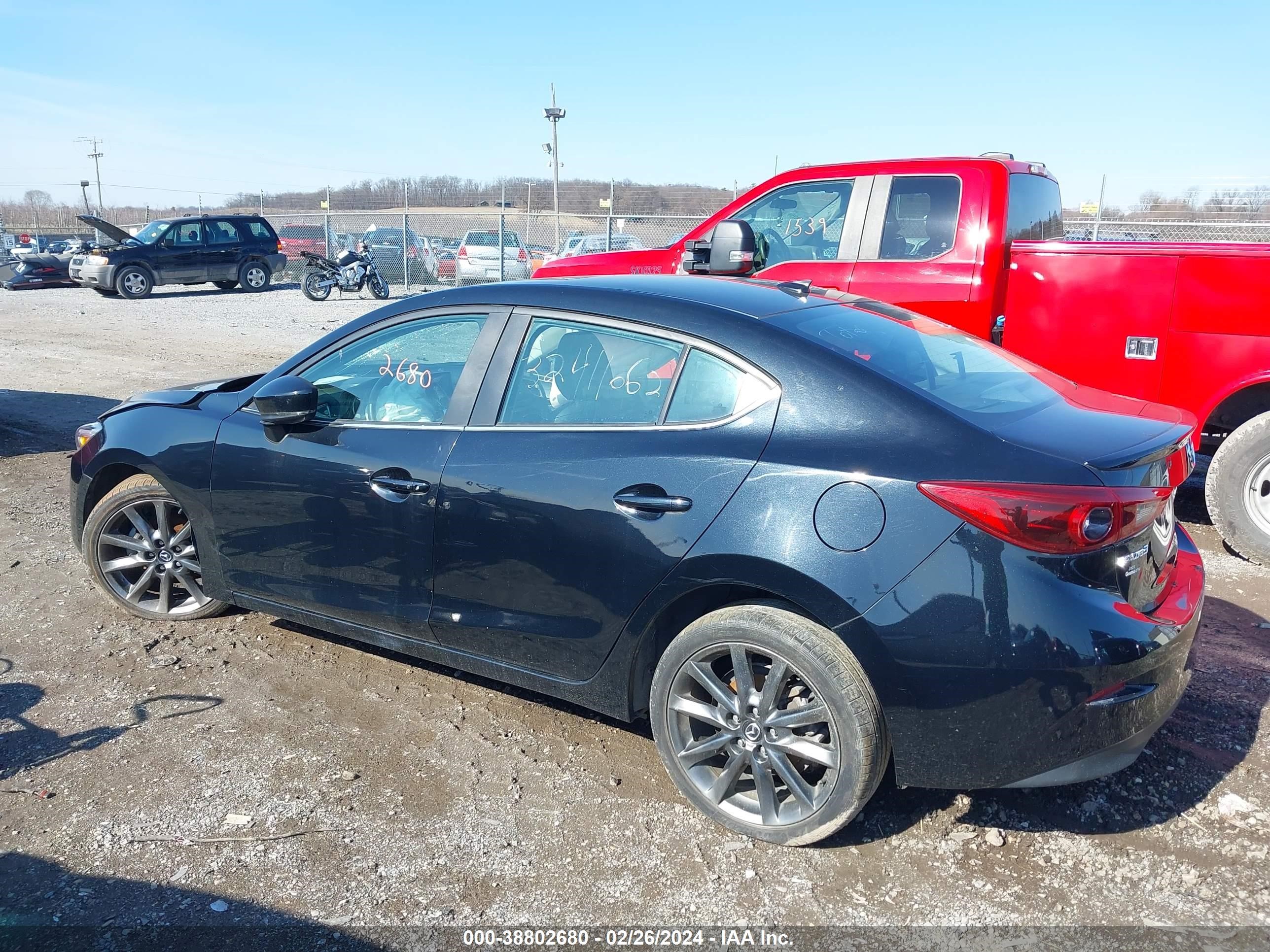 Photo 13 VIN: 3MZBN1W39JM216152 - MAZDA 3 