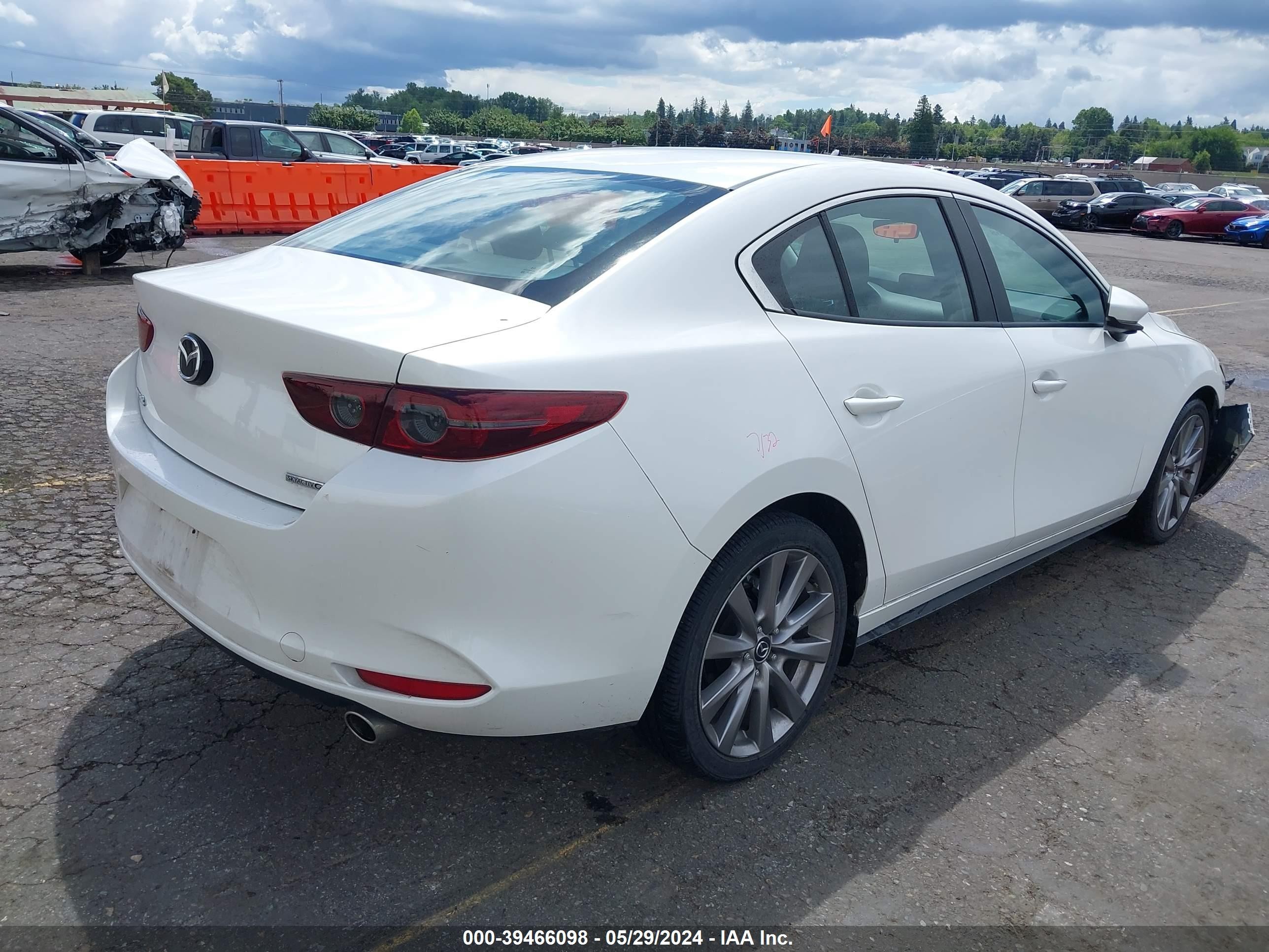 Photo 3 VIN: 3MZBPAAL3KM112582 - MAZDA 3 