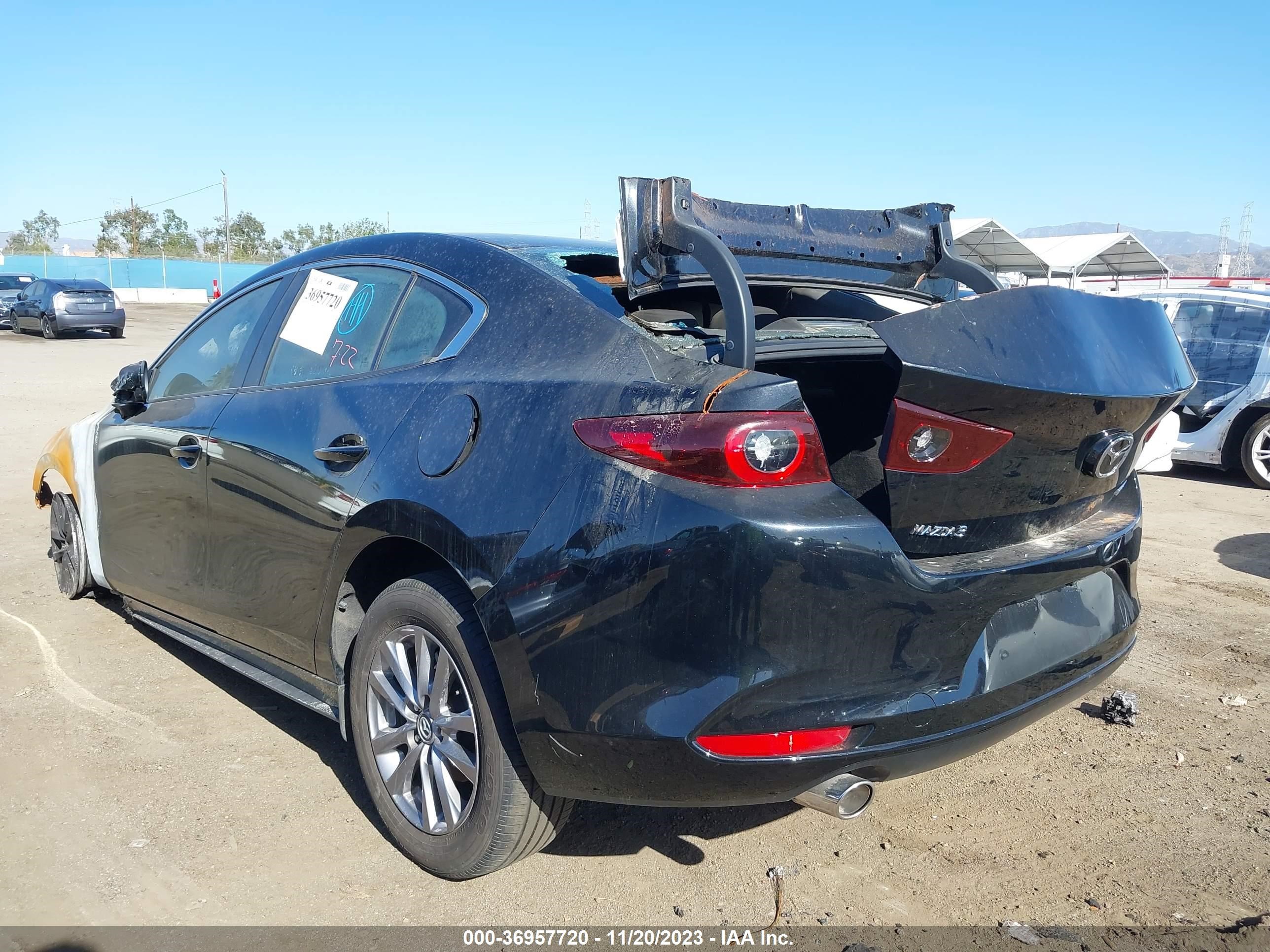 Photo 2 VIN: 3MZBPAALXNM302092 - MAZDA 3 