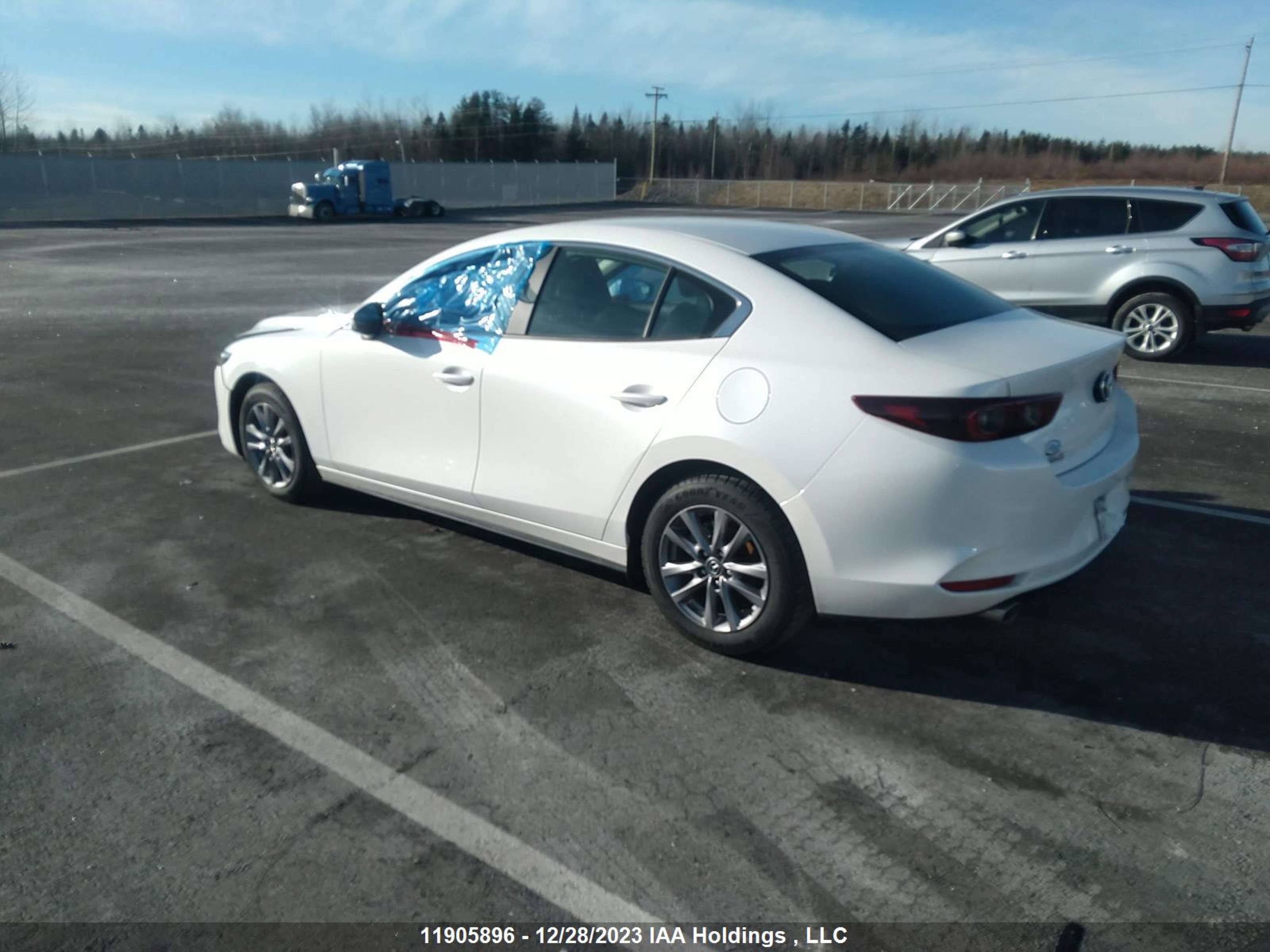 Photo 2 VIN: 3MZBPAB77NM310958 - MAZDA 3 