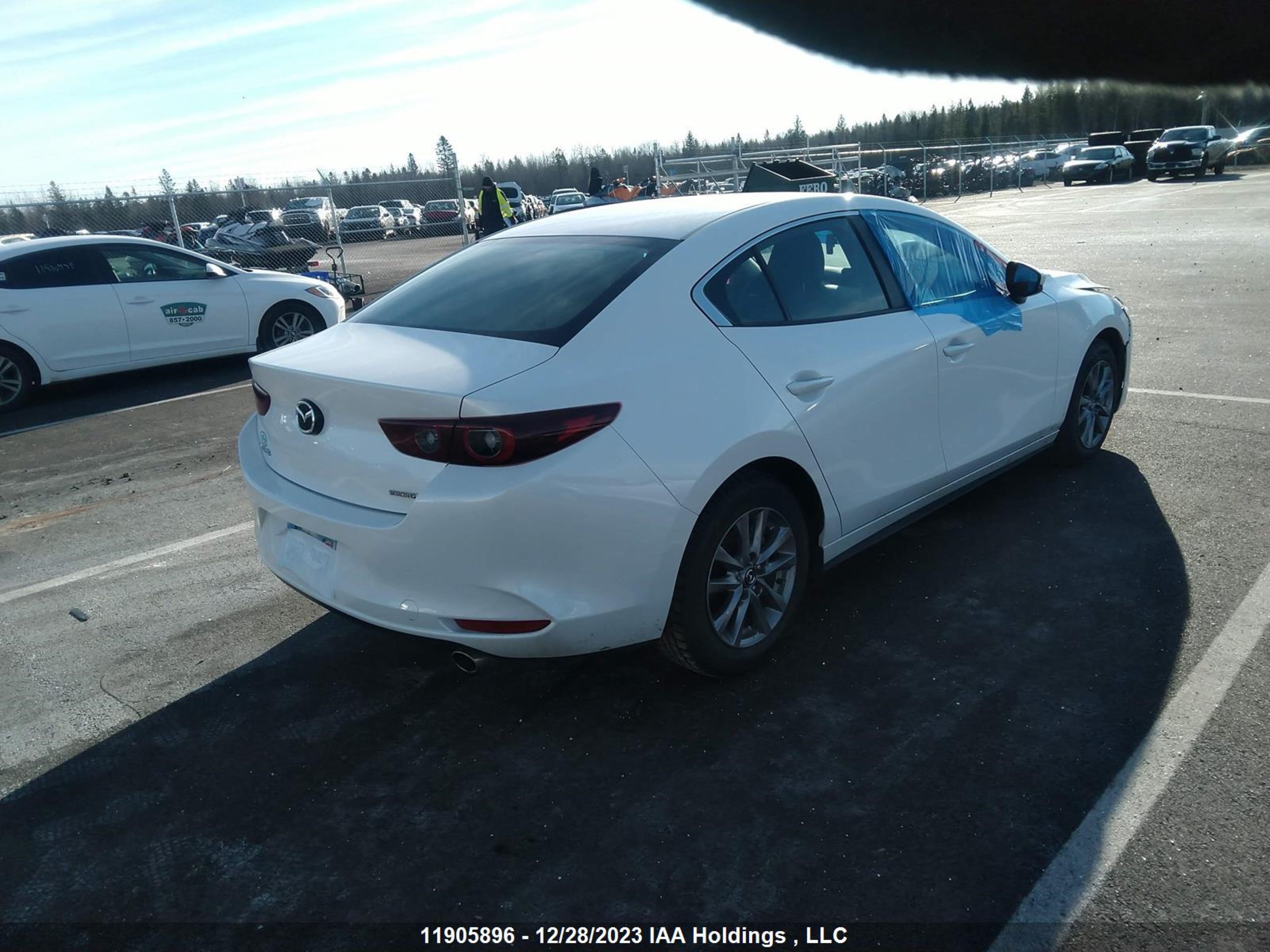 Photo 3 VIN: 3MZBPAB77NM310958 - MAZDA 3 