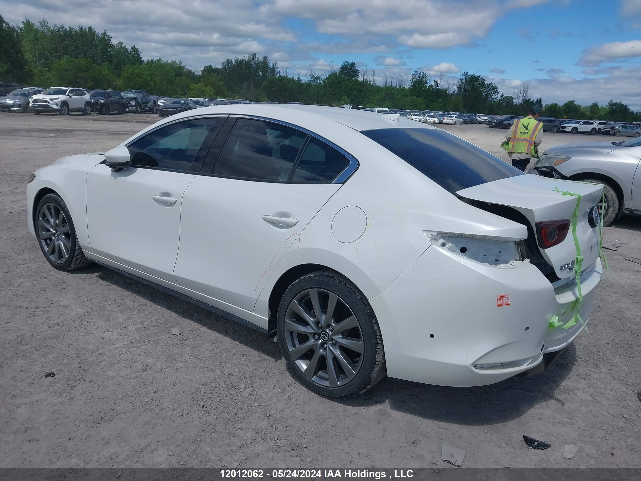 Photo 2 VIN: 3MZBPBDM2LM137663 - MAZDA 3 