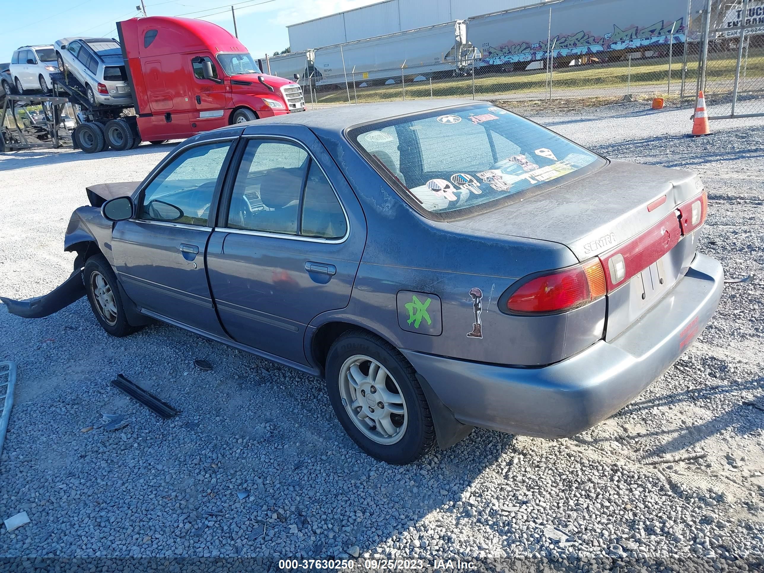 Photo 2 VIN: 3N1AB41D0XL094341 - NISSAN SENTRA 