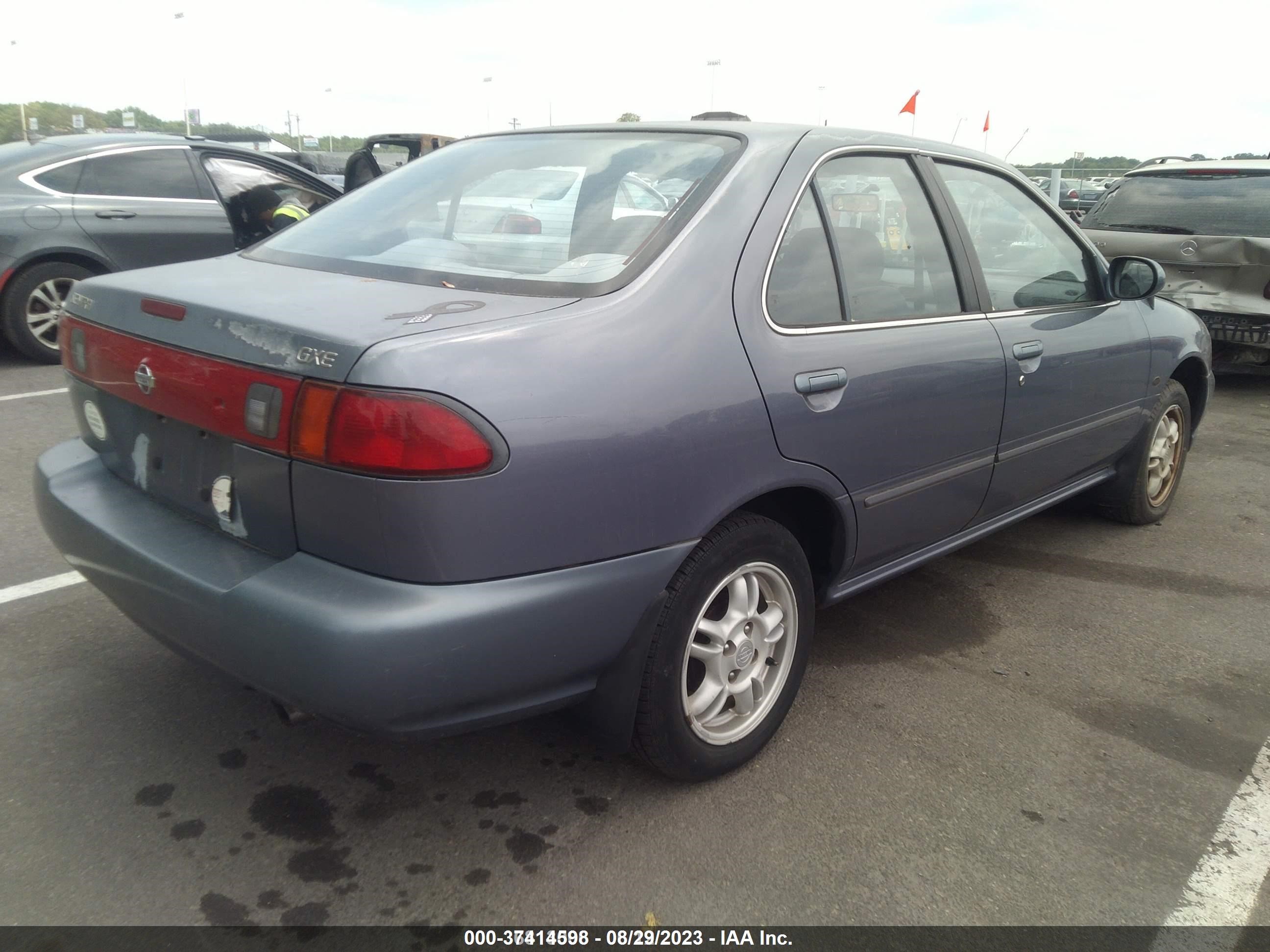 Photo 3 VIN: 3N1AB41D8XL108227 - NISSAN SENTRA 