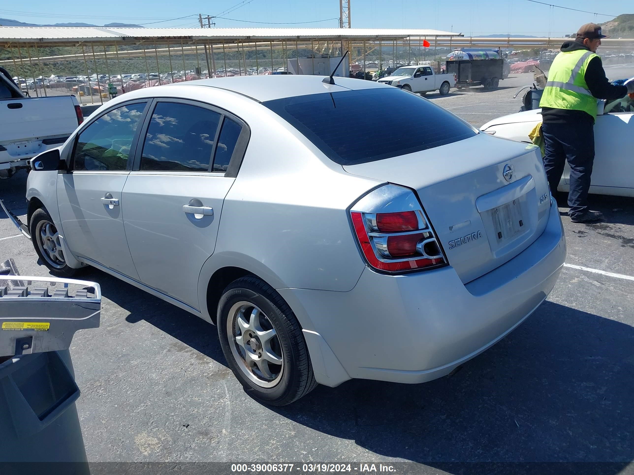 Photo 2 VIN: 3N1AB61E47L711695 - NISSAN SENTRA 