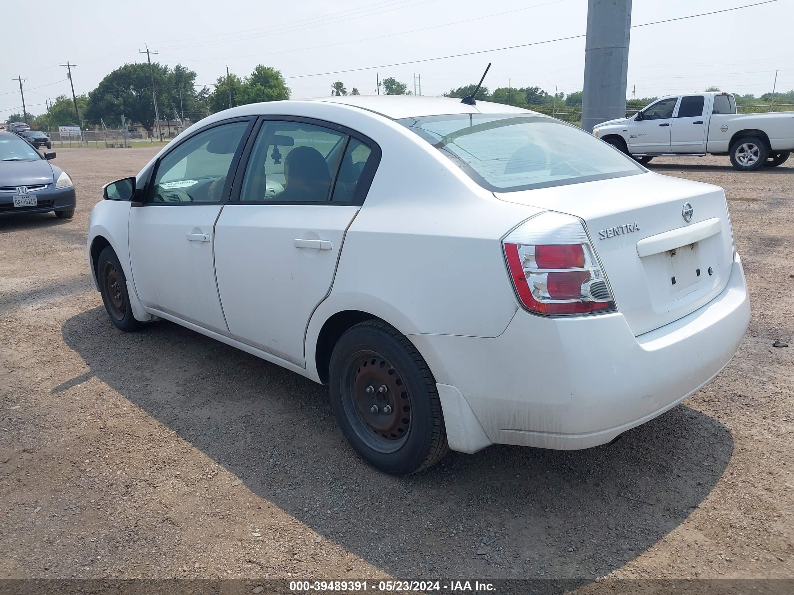 Photo 2 VIN: 3N1AB61E49L657592 - NISSAN SENTRA 