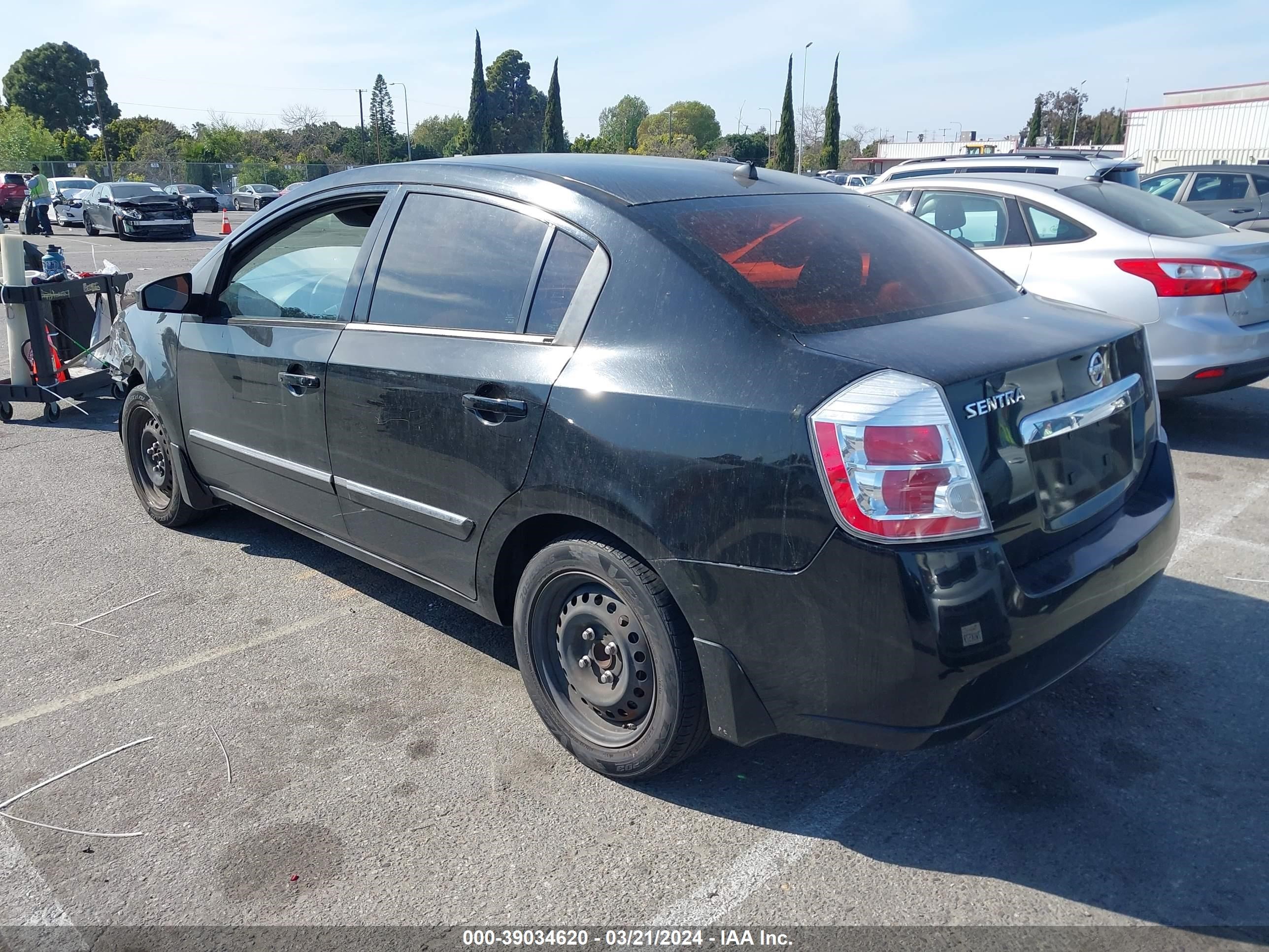 Photo 2 VIN: 3N1AB6AP9AL687418 - NISSAN SENTRA 