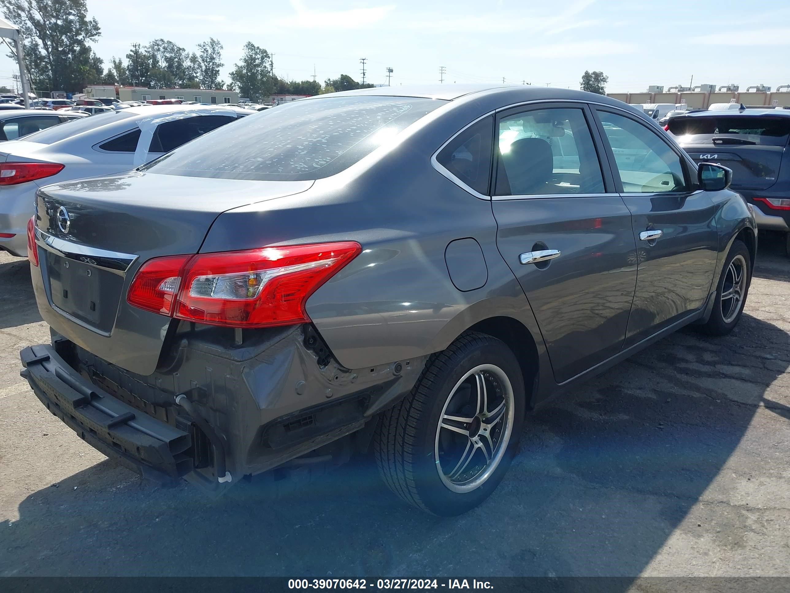 Photo 3 VIN: 3N1AB7AP0JY334008 - NISSAN SENTRA 