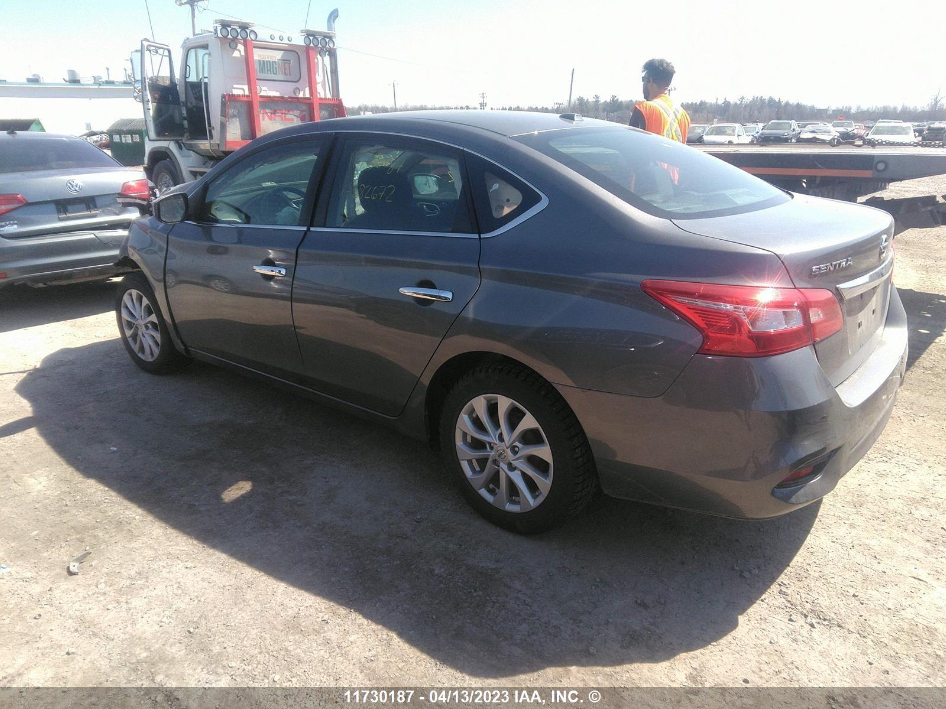 Photo 2 VIN: 3N1AB7AP0KY282672 - NISSAN SENTRA 