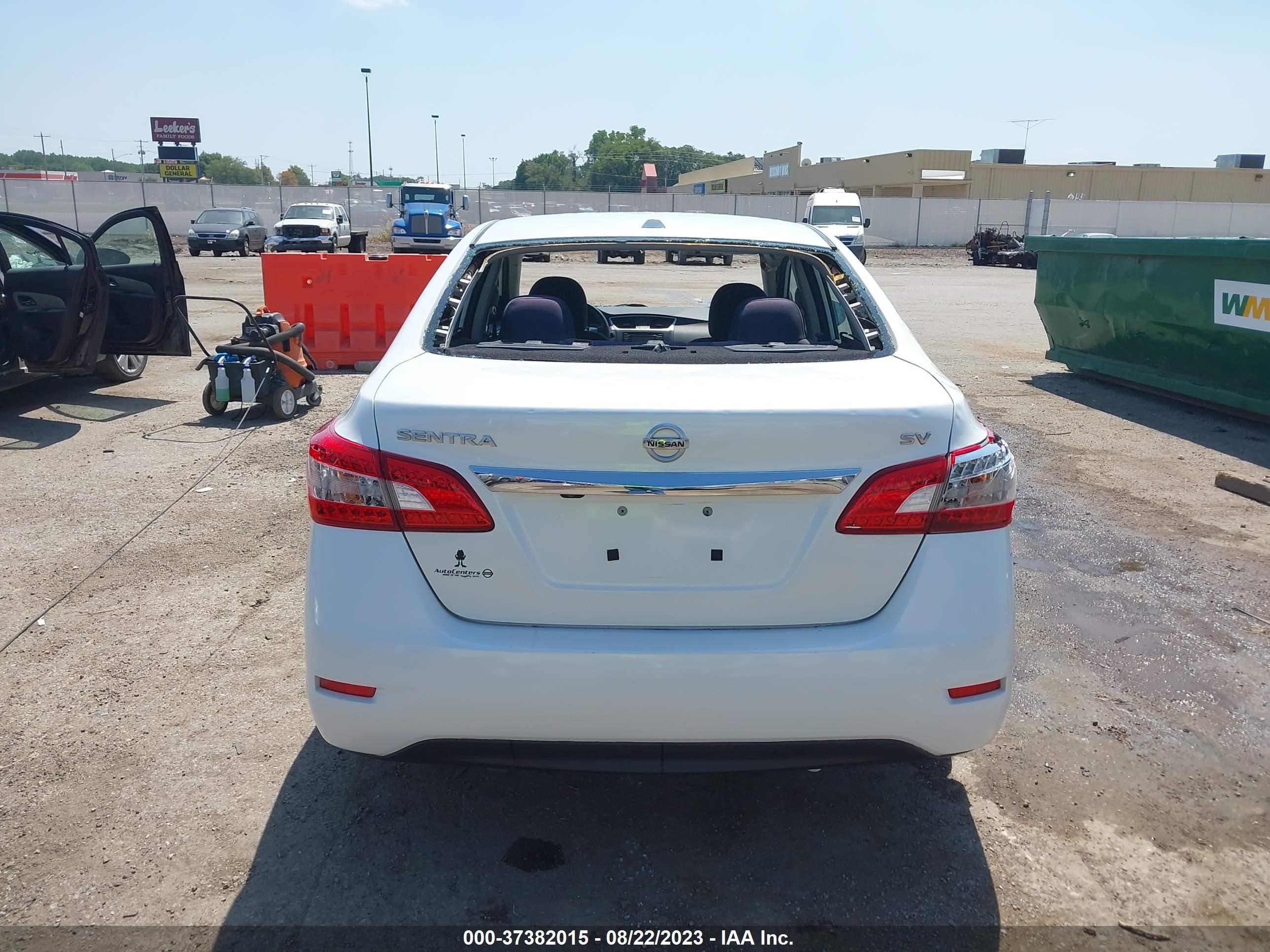 Photo 15 VIN: 3N1AB7AP1FY296814 - NISSAN SENTRA 