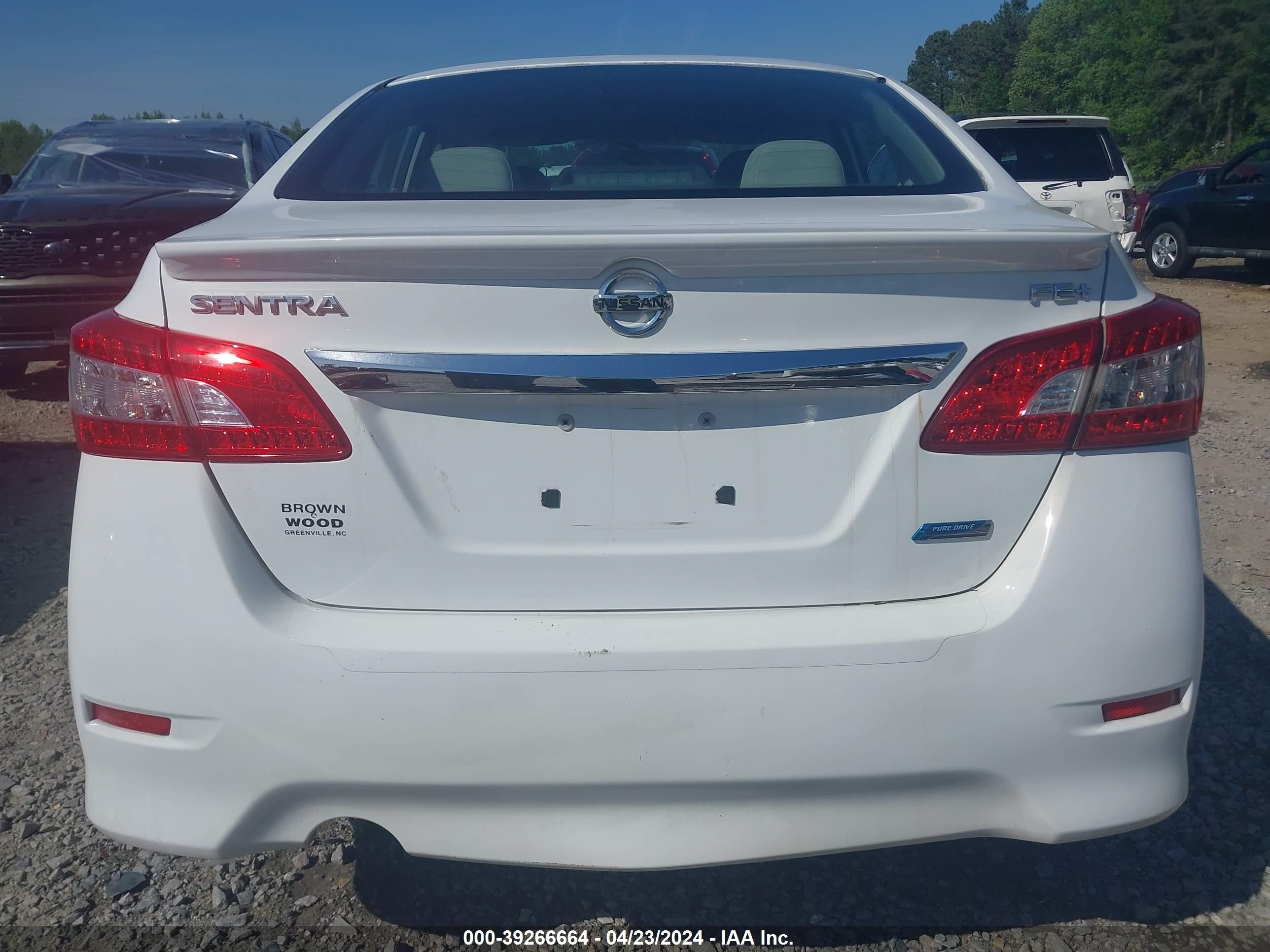 Photo 15 VIN: 3N1AB7AP1FY371057 - NISSAN SENTRA 