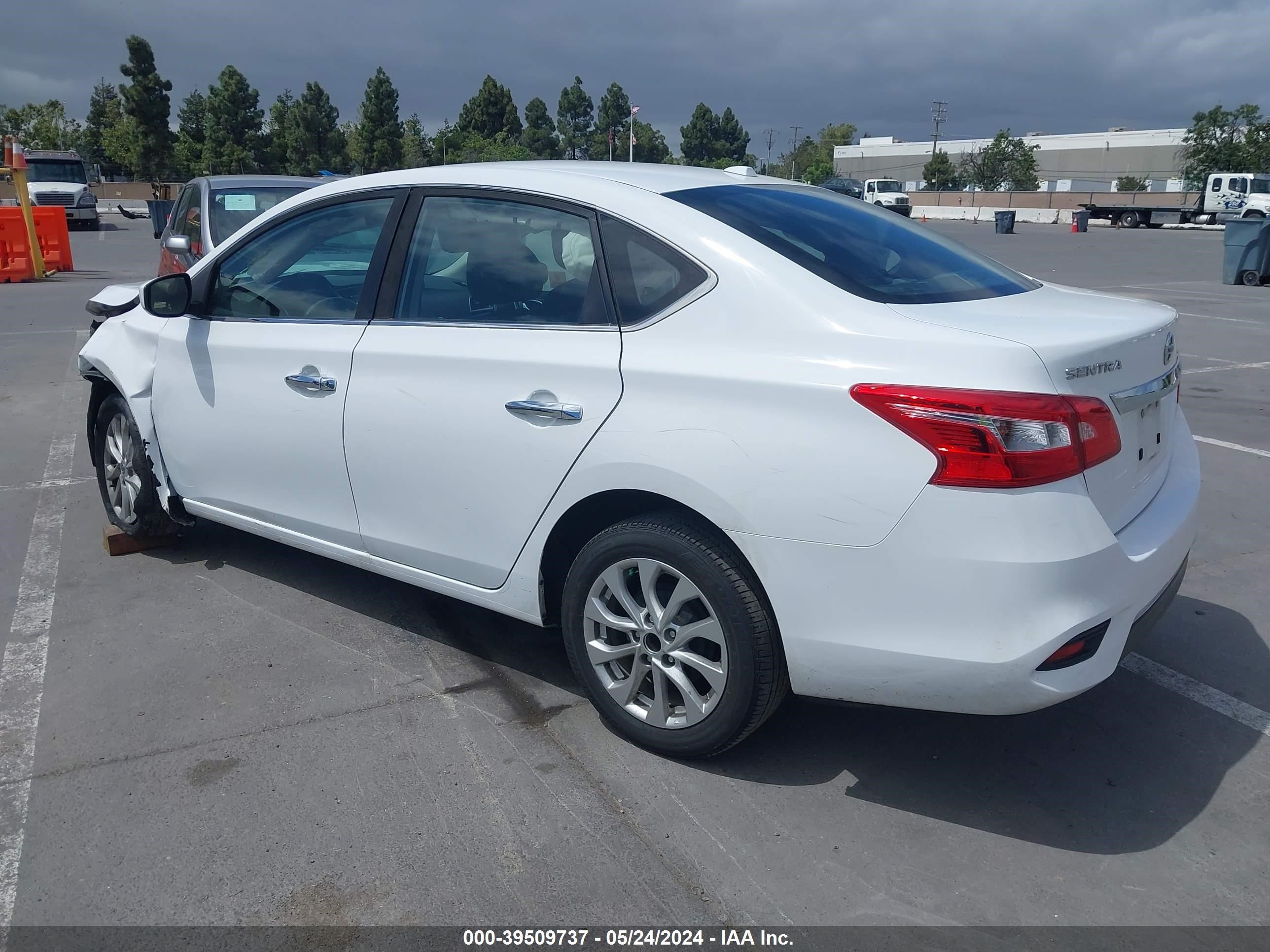 Photo 2 VIN: 3N1AB7AP1KY318191 - NISSAN SENTRA 