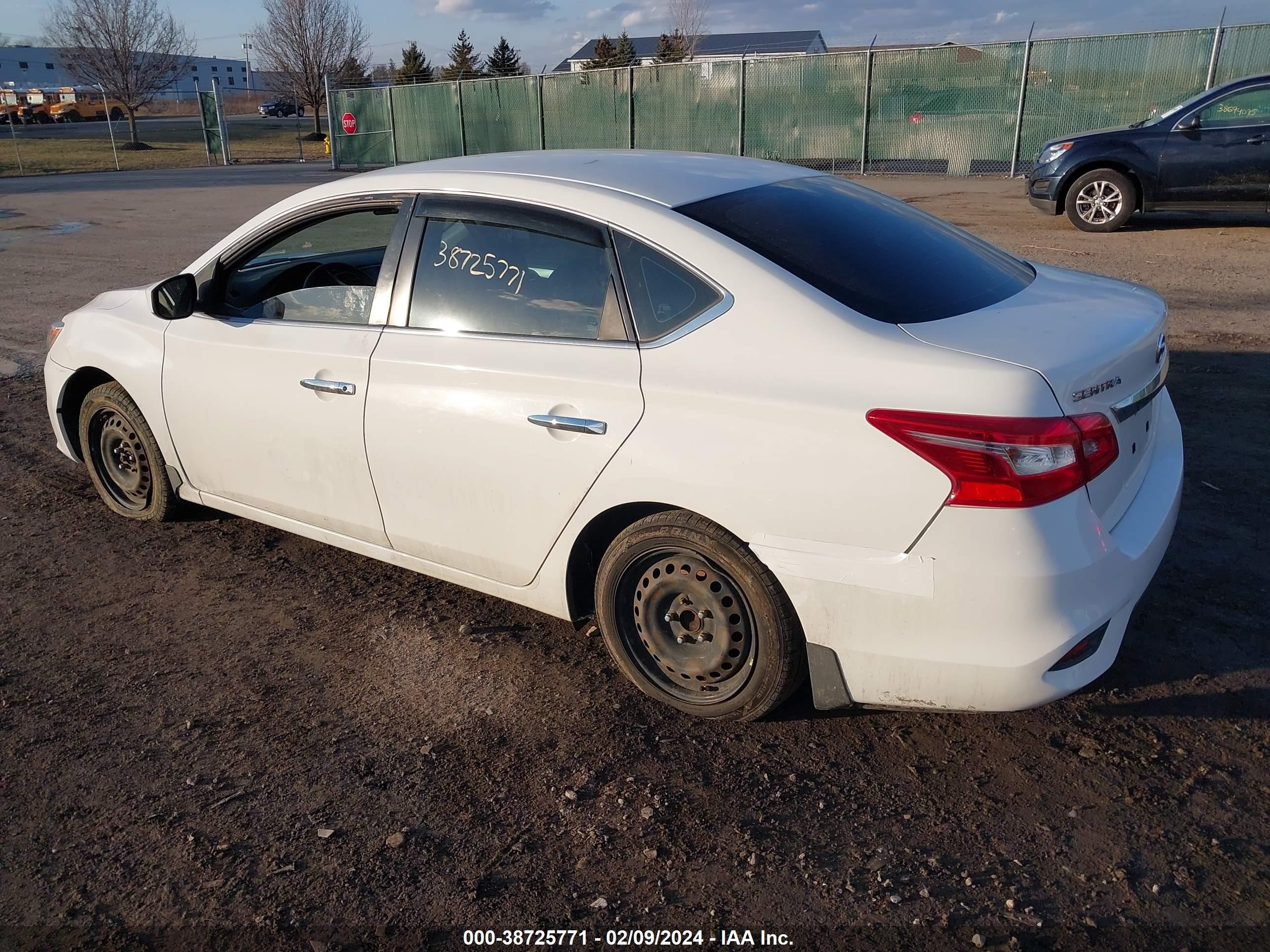 Photo 2 VIN: 3N1AB7AP2GY215014 - NISSAN SENTRA 