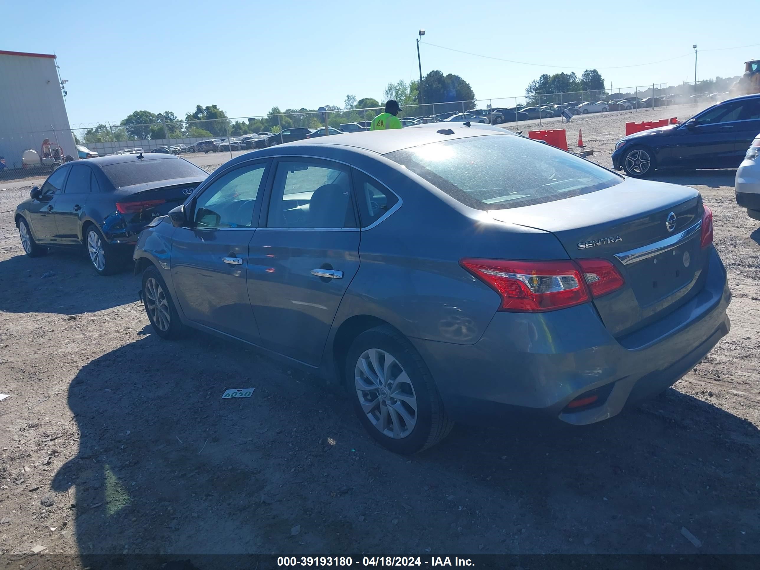 Photo 2 VIN: 3N1AB7AP2JL625560 - NISSAN SENTRA 