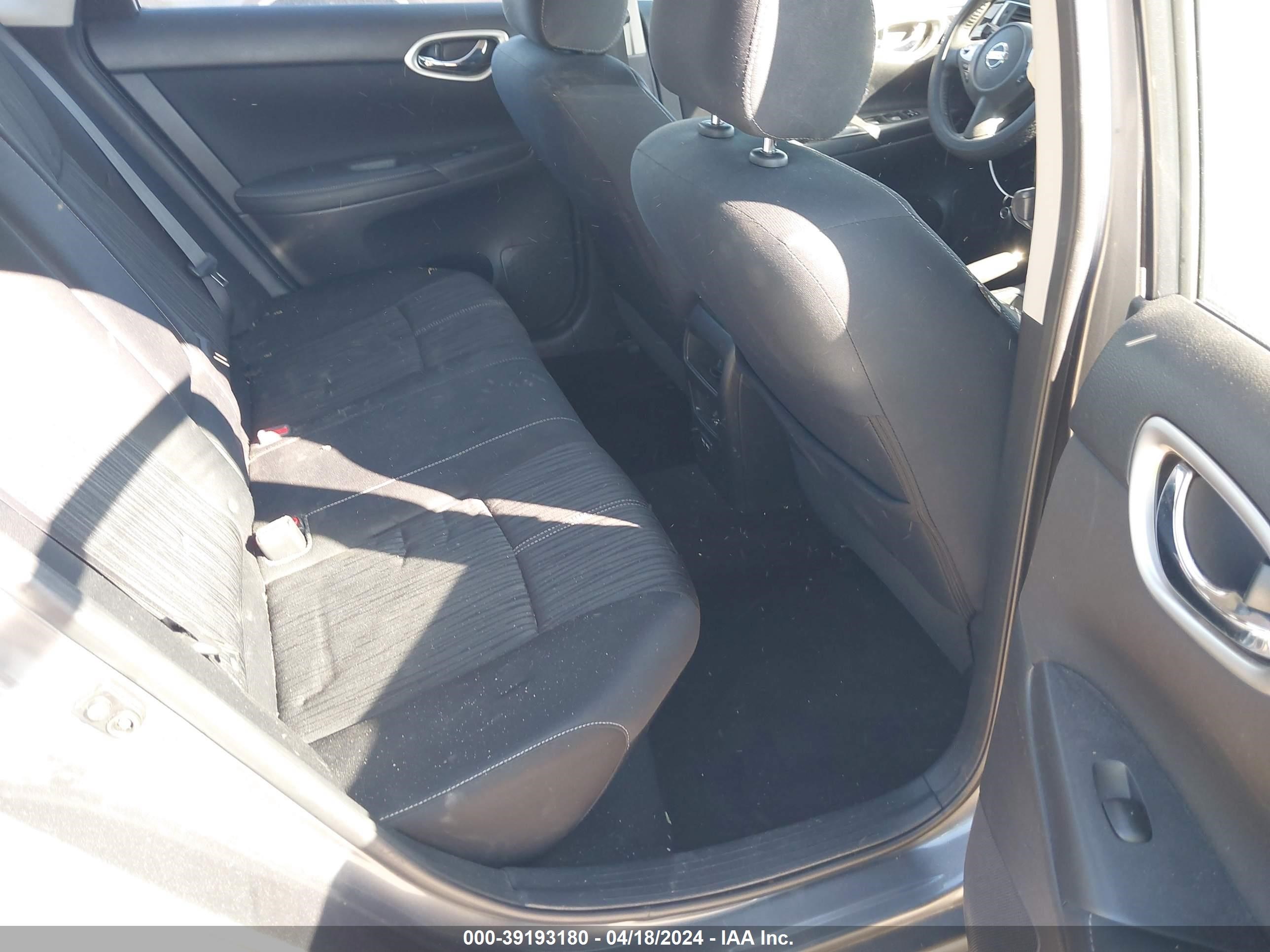 Photo 7 VIN: 3N1AB7AP2JL625560 - NISSAN SENTRA 