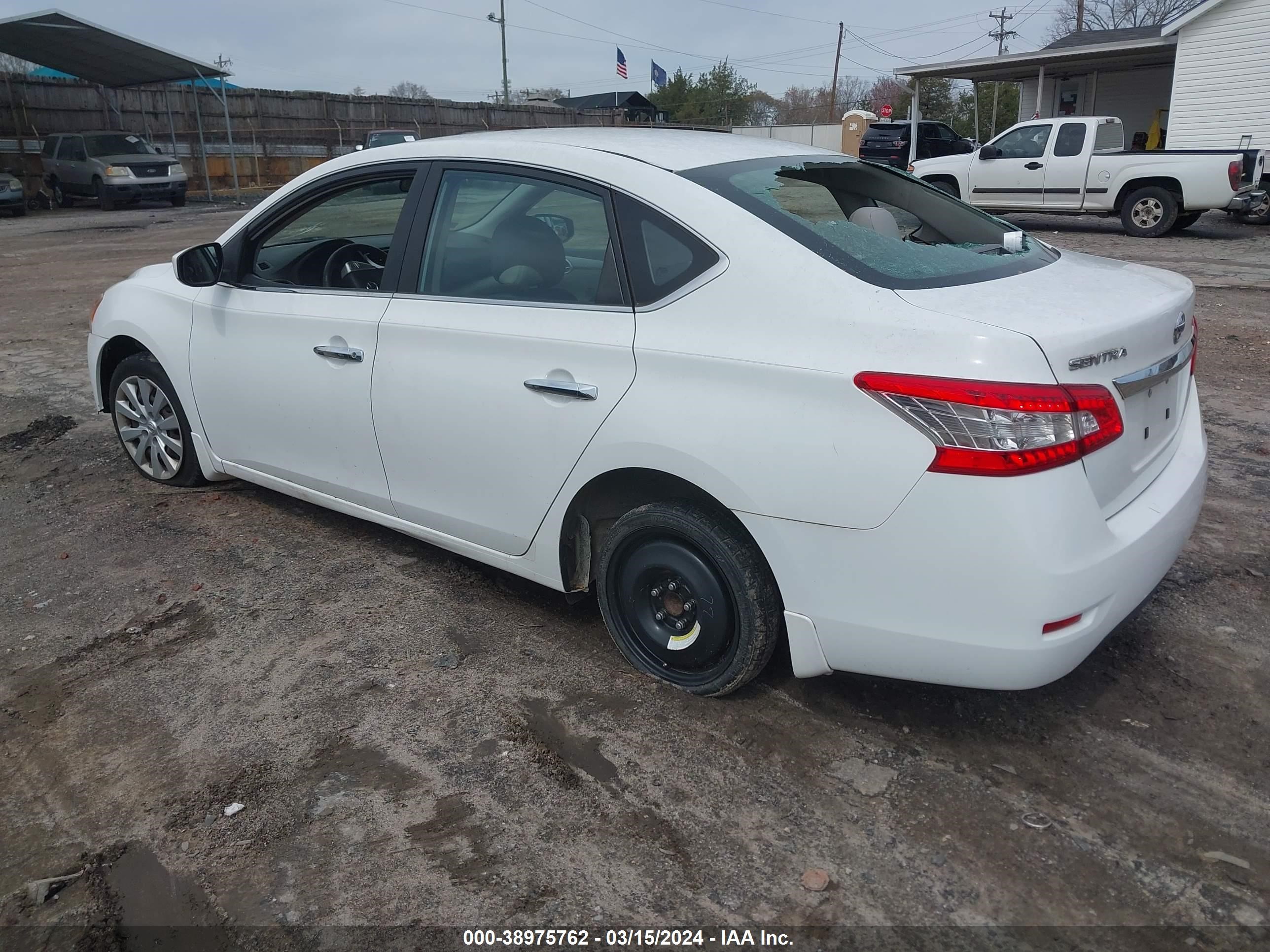 Photo 2 VIN: 3N1AB7AP3FY244780 - NISSAN SENTRA 