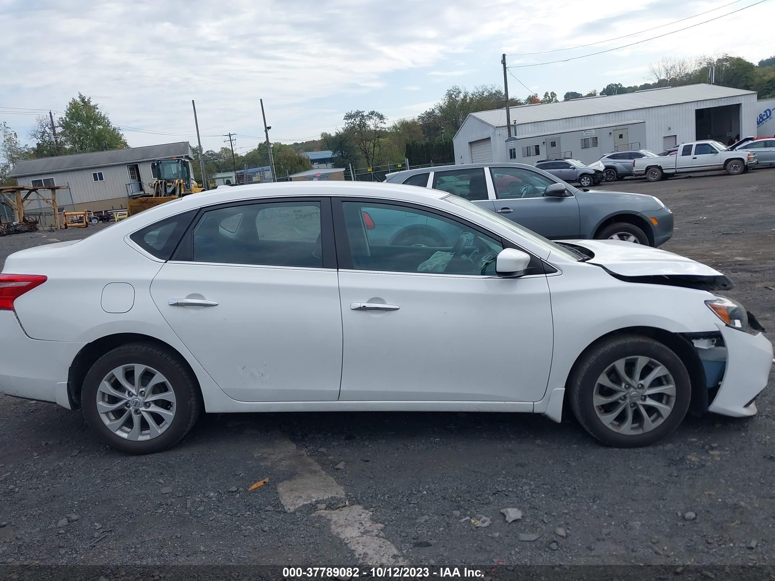 Photo 12 VIN: 3N1AB7AP3JL654002 - NISSAN SENTRA 