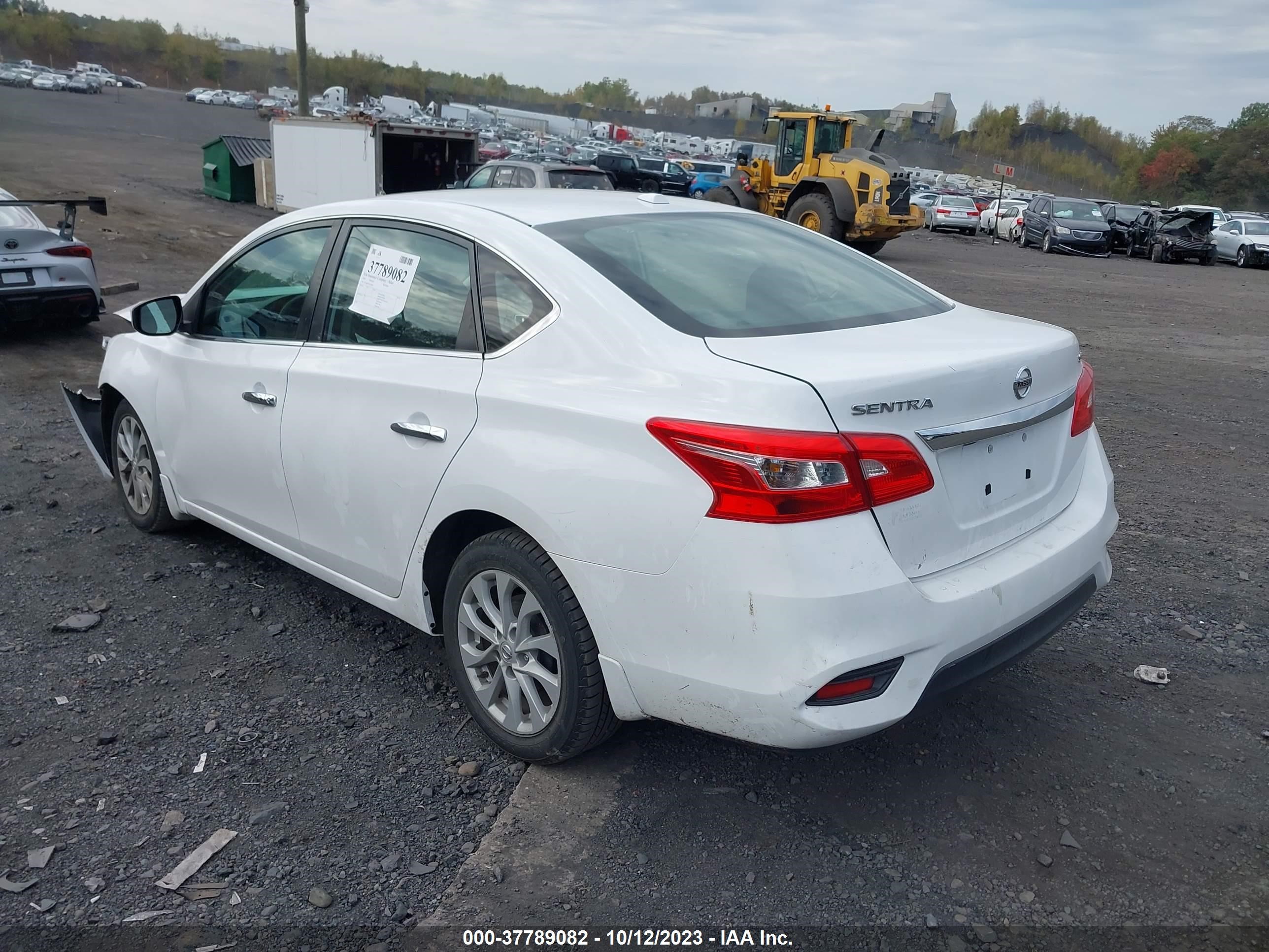 Photo 2 VIN: 3N1AB7AP3JL654002 - NISSAN SENTRA 