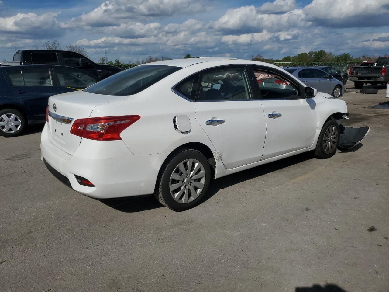 Photo 2 VIN: 3N1AB7AP3JY327957 - NISSAN SENTRA 