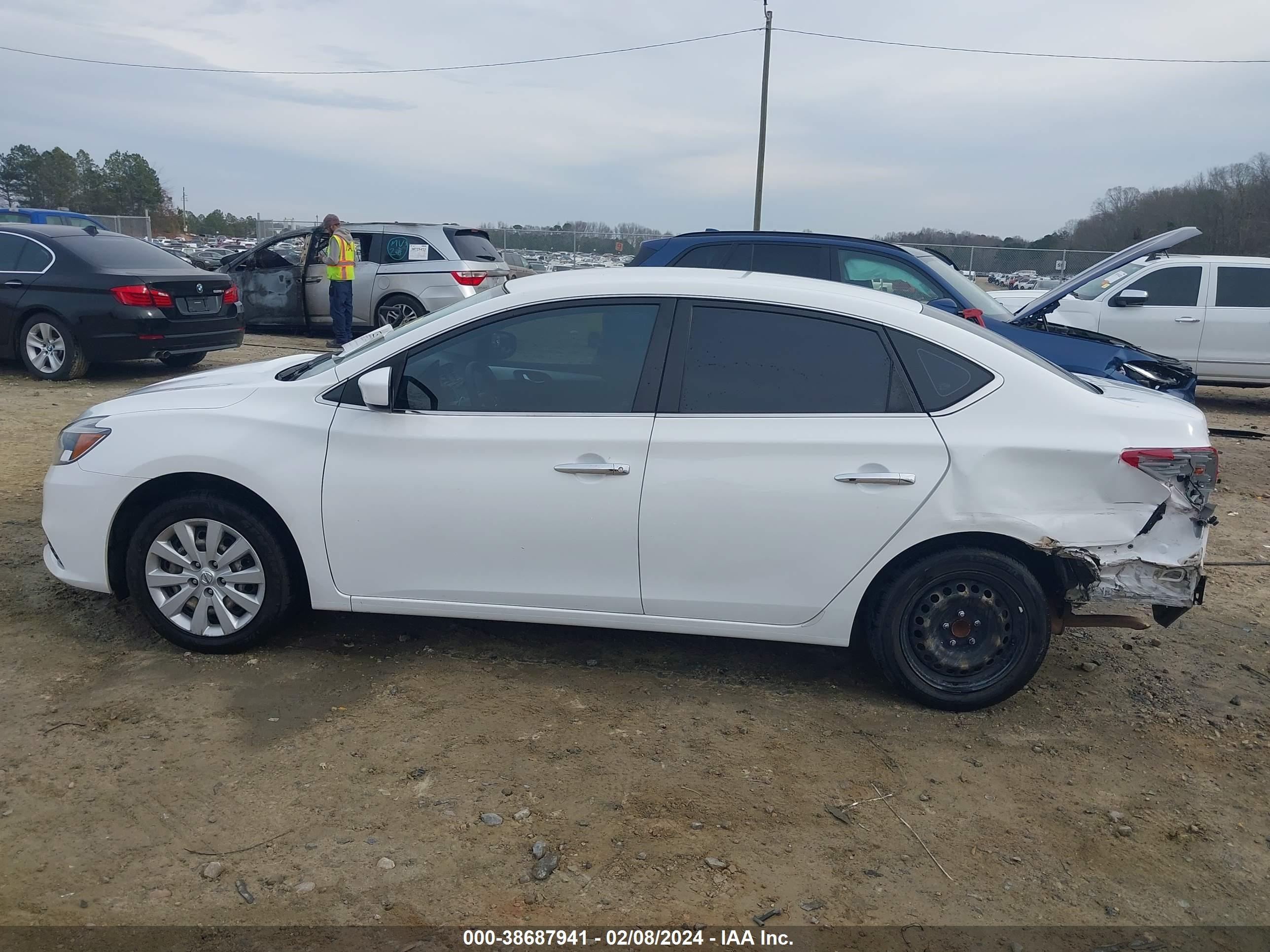 Photo 13 VIN: 3N1AB7AP3KY207657 - NISSAN SENTRA 